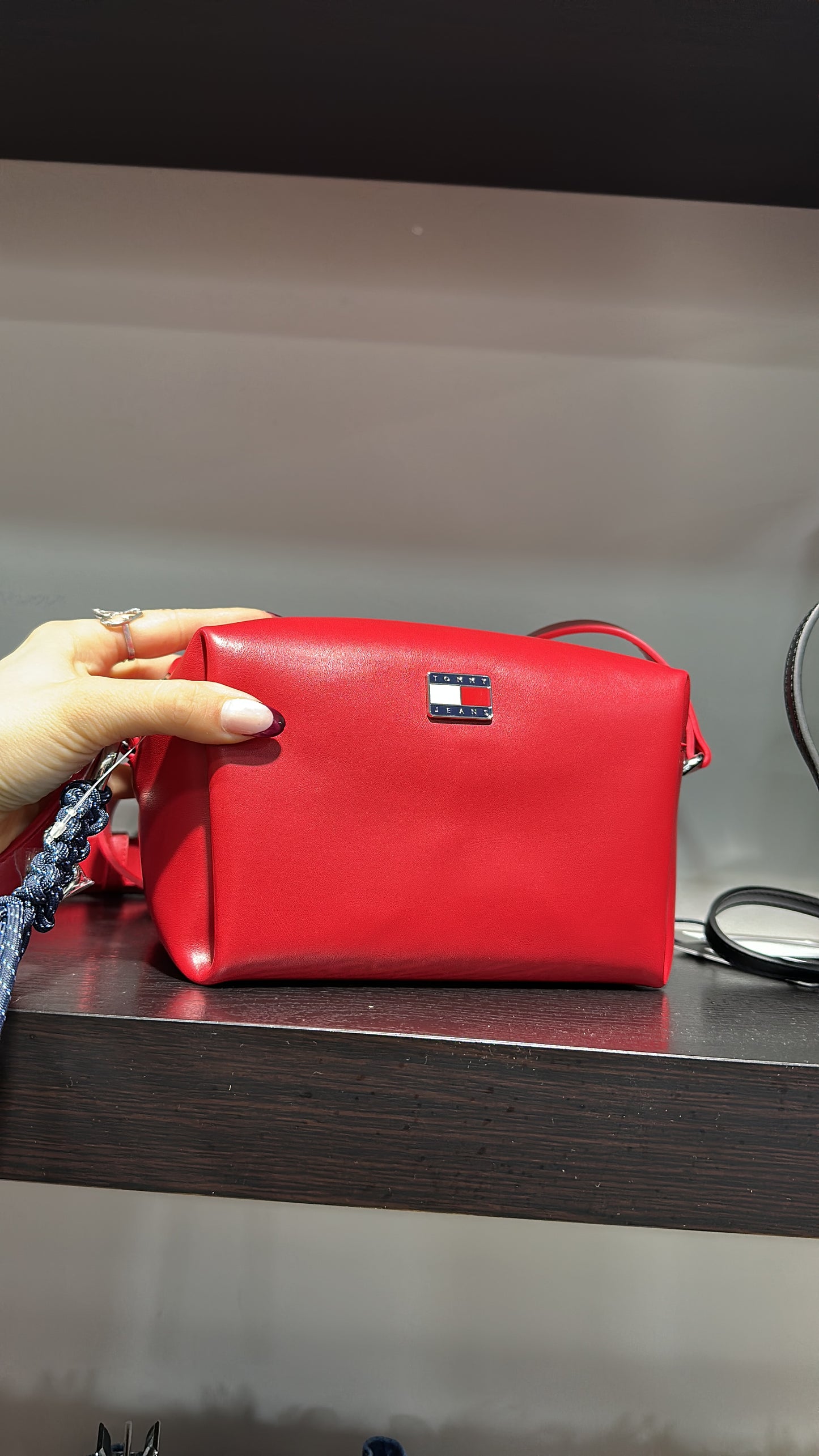 BANDOLERA TOMMY ROJA CHARM