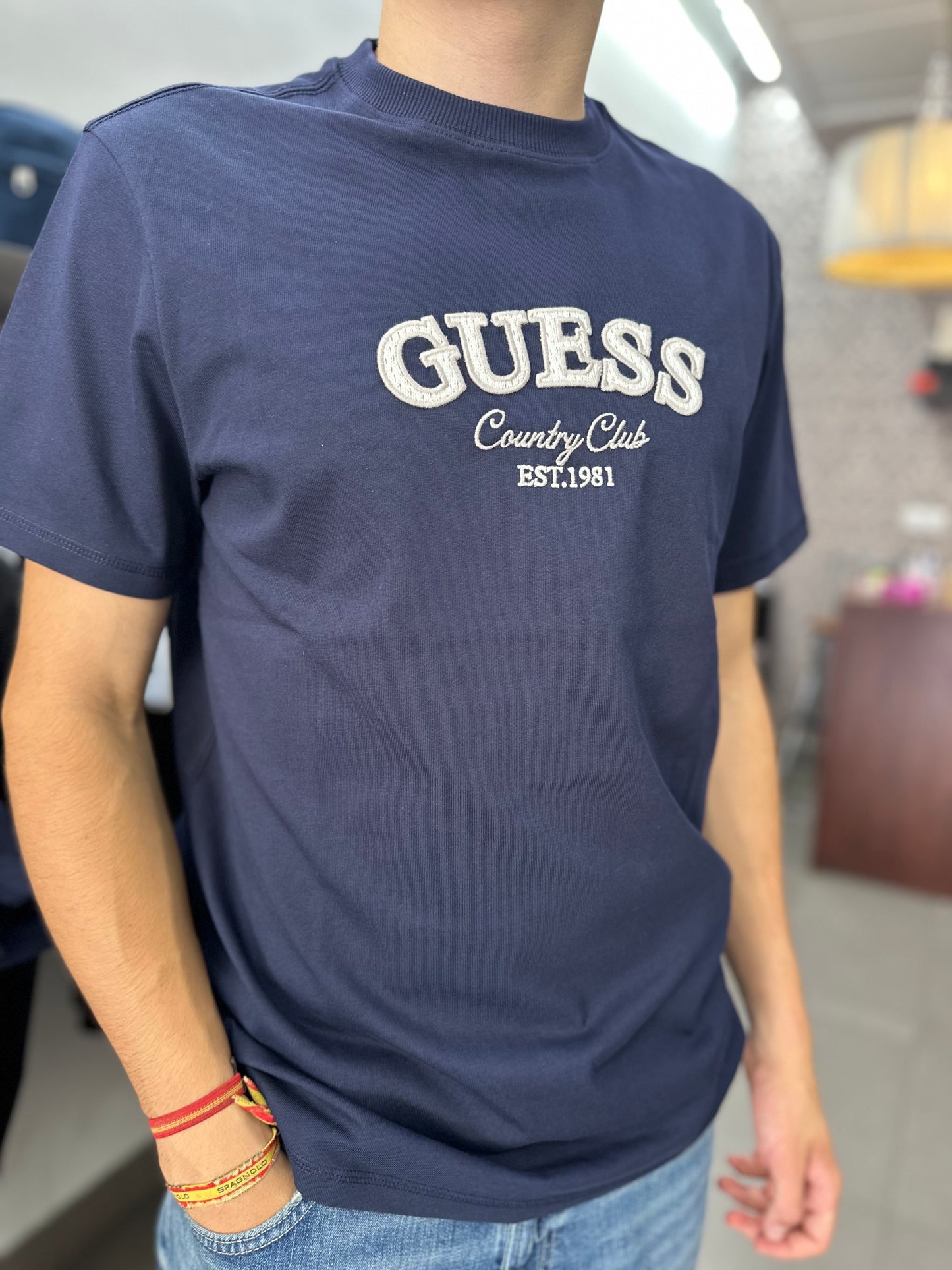Camiseta Guess marina logo bordado