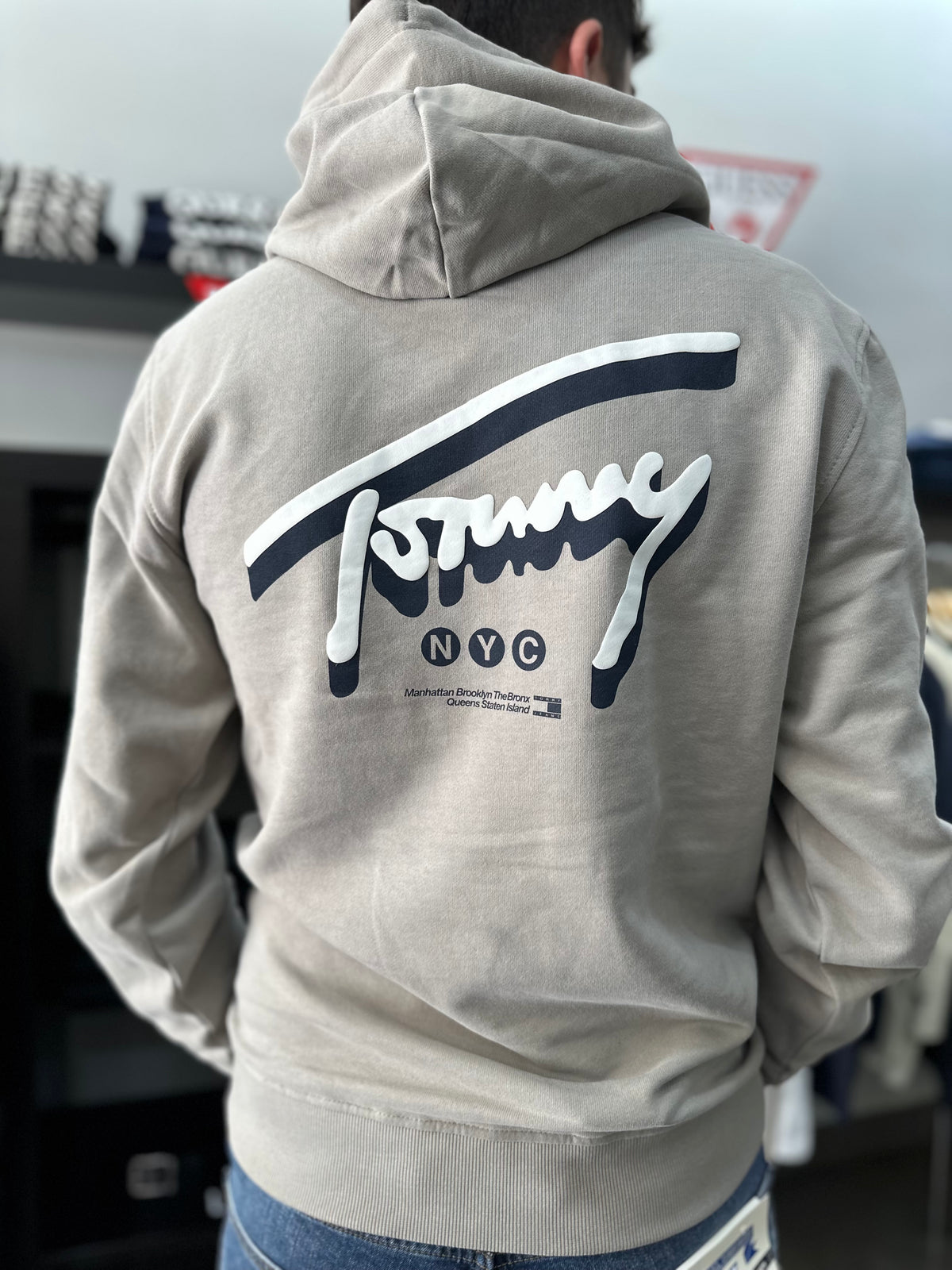 Sudadera Tommy TAUPE logo espalda con capucha