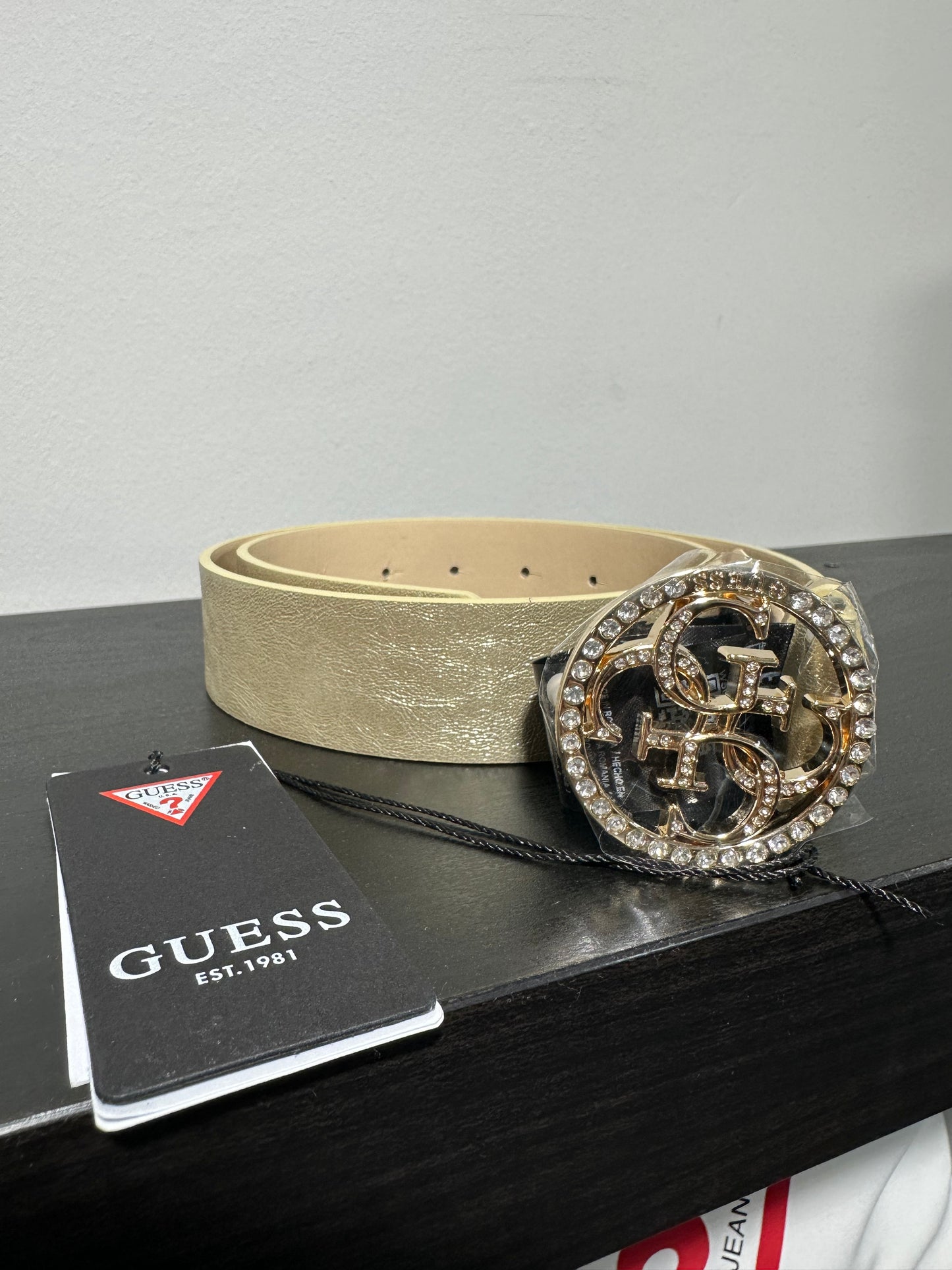 CINTURÓN GUESS DORADO LOGO 4G MUJER