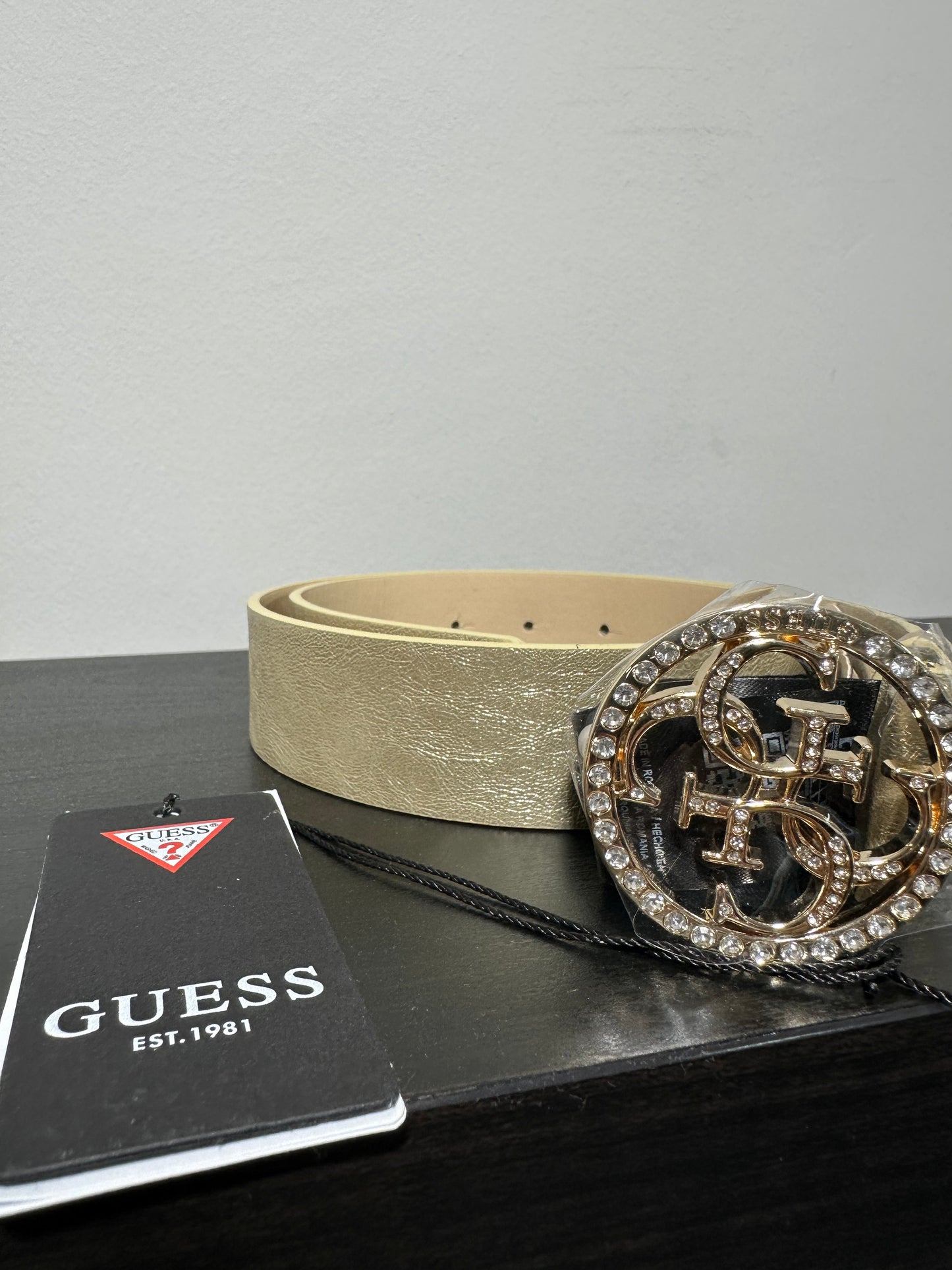 CINTURÓN GUESS DORADO LOGO 4G MUJER
