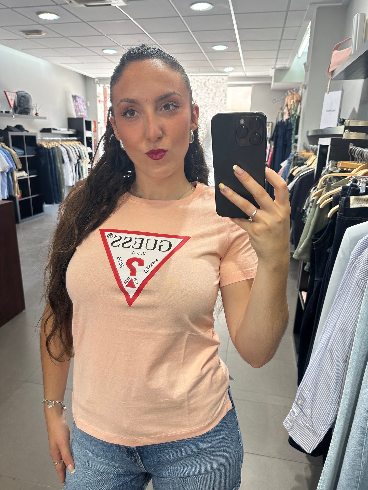 CAMISETA GUESS BASICA LOGO GRANDE MANGA CORTA REGULAR FIT CORAL MUJER