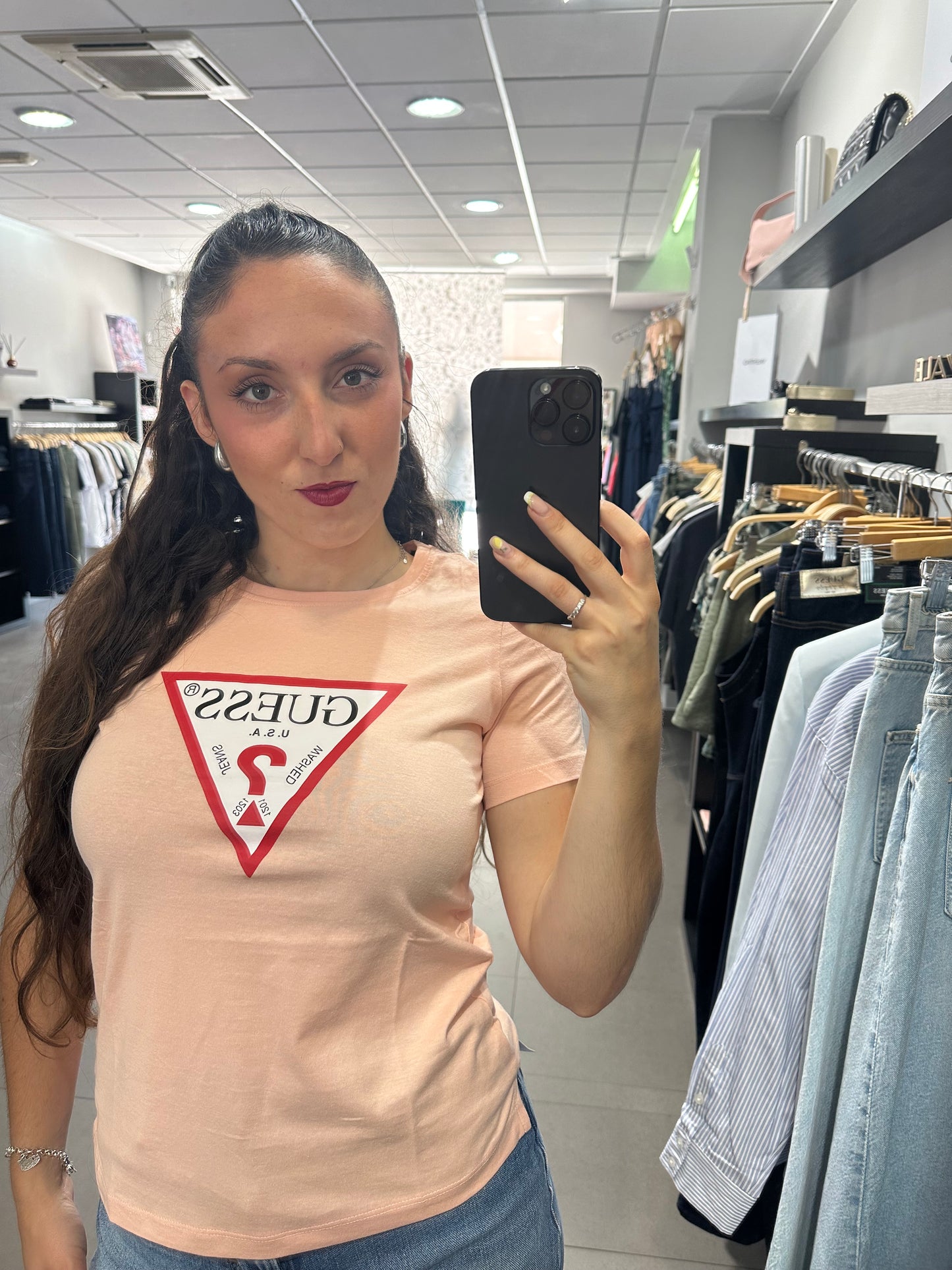 CAMISETA GUESS BASICA LOGO GRANDE MANGA CORTA REGULAR FIT CORAL MUJER