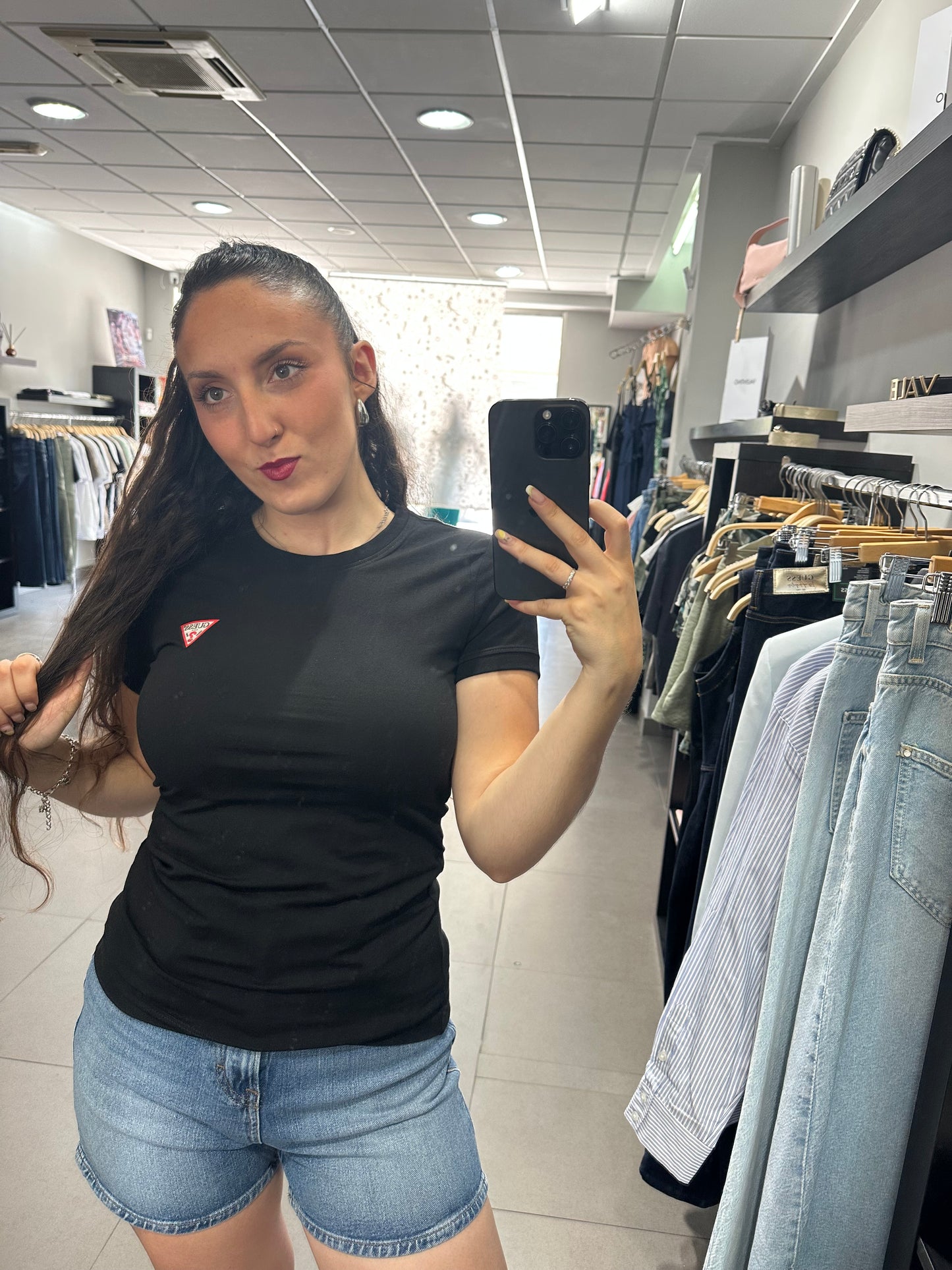 CAMISETA GUESS BASICA LOGO PEQUEÑO MANGA CORTA NEGRA
