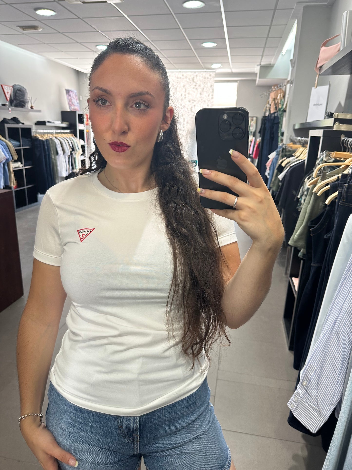 CAMISETA GUESS BASICA LOGO PEQUEÑO MANGA CORTA BLANCA