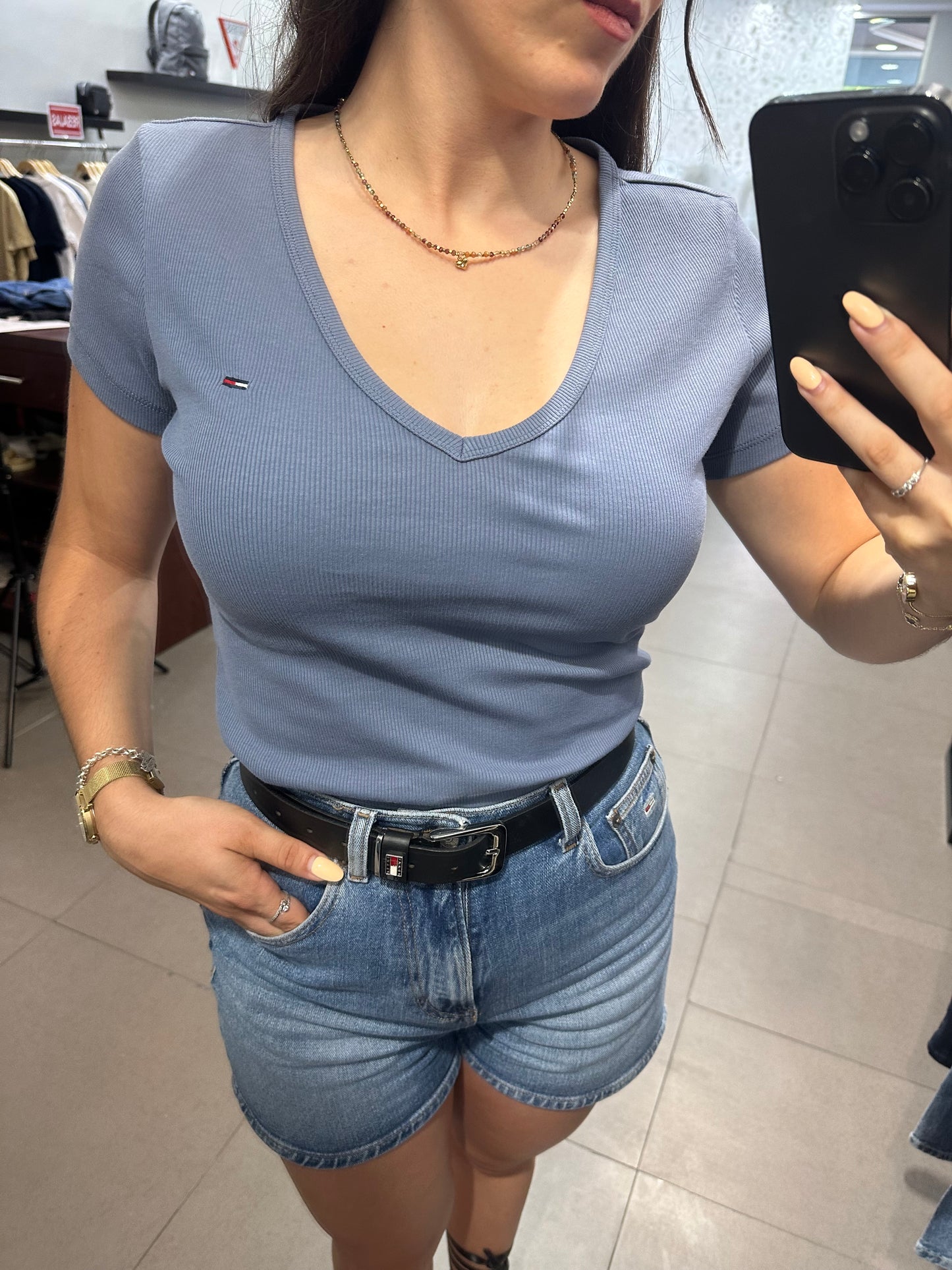 CAMISETA TOMMY JEANS CANALÉ AZUL CUELLO PICO LOGO BORDADO