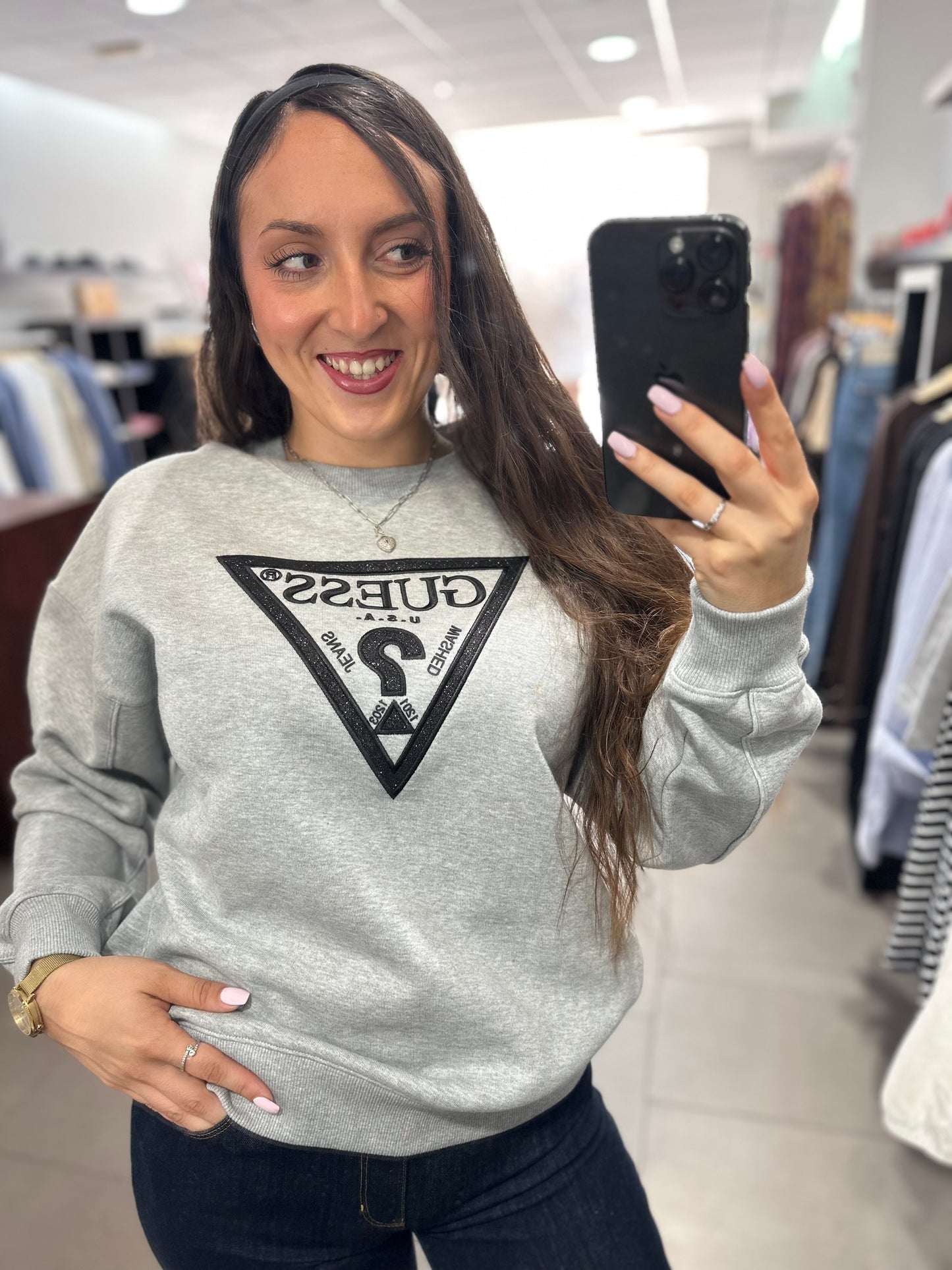SUDADERA GUESS GRIS LOGO BRILLO BORDADO