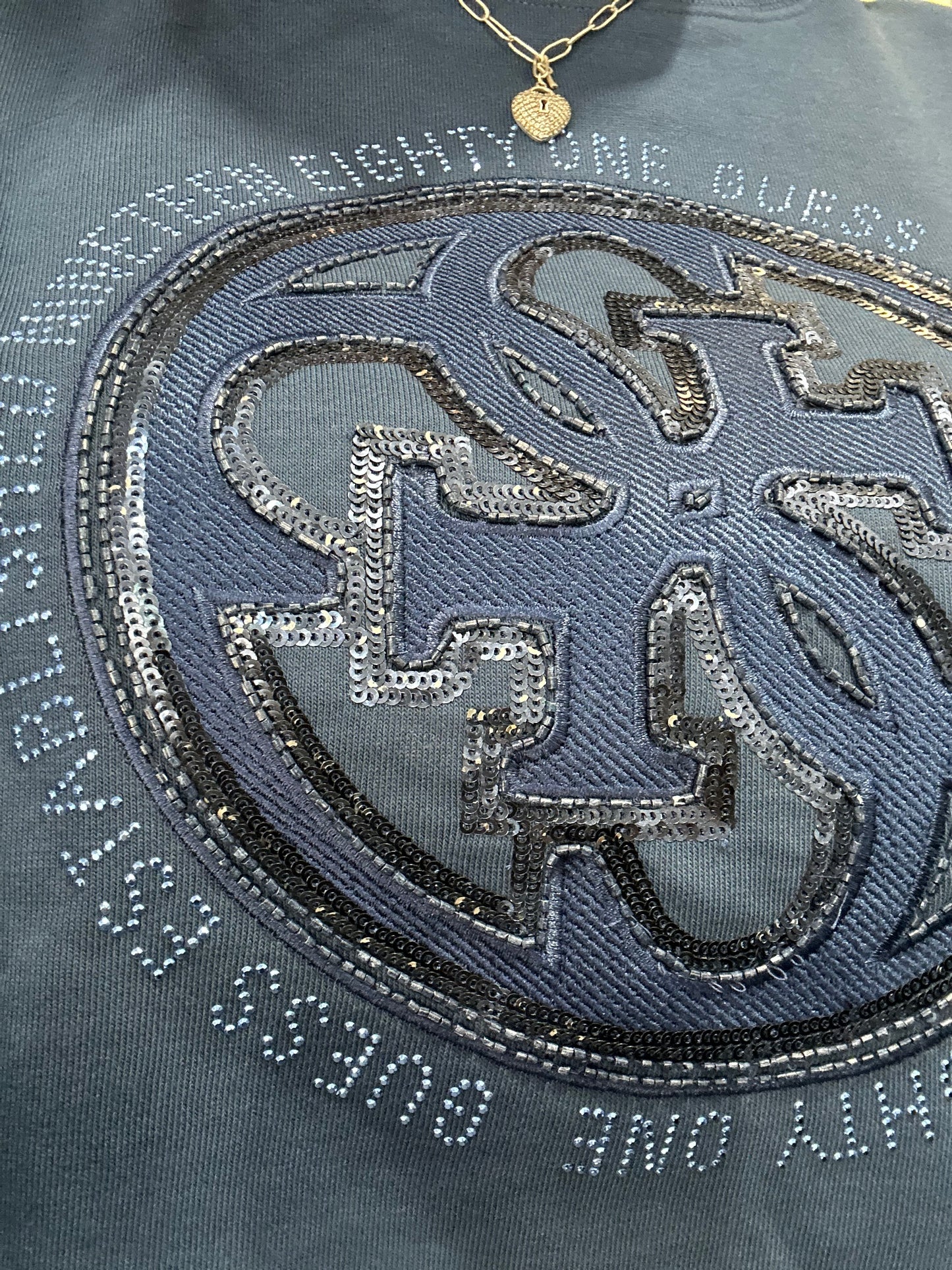 SUDADERA GUESS AZUL LOGO 4G LENTEJUELAS