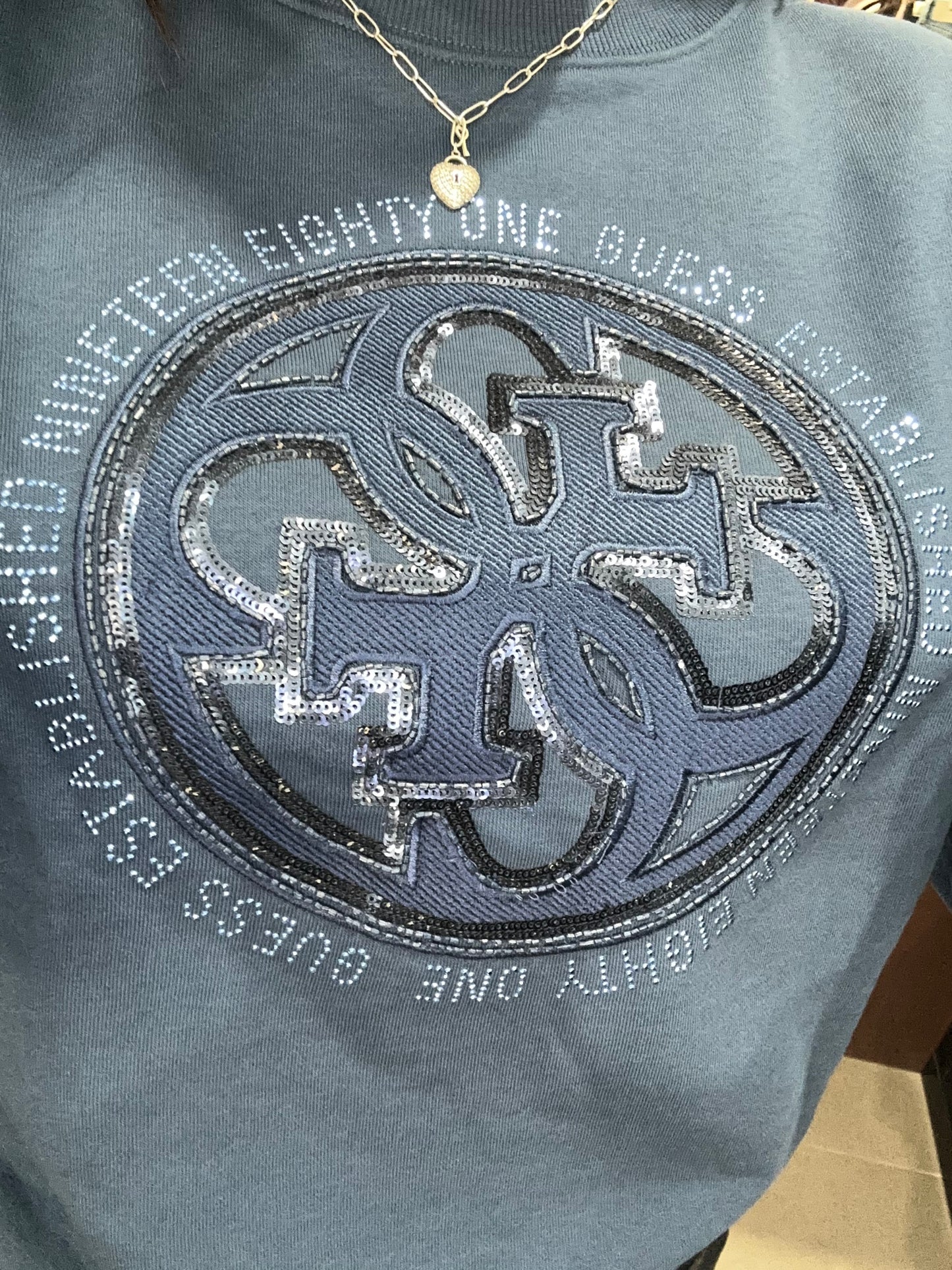 SUDADERA GUESS AZUL LOGO 4G LENTEJUELAS