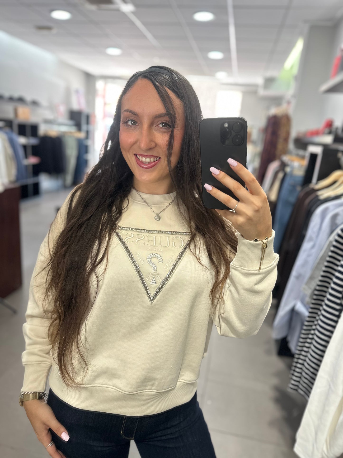 SUDADERA GUESS BEIGE LOGO BRILLOS BORDADO