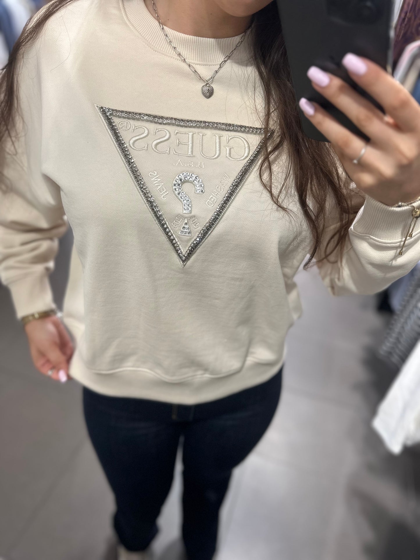 SUDADERA GUESS BEIGE LOGO BRILLOS BORDADO