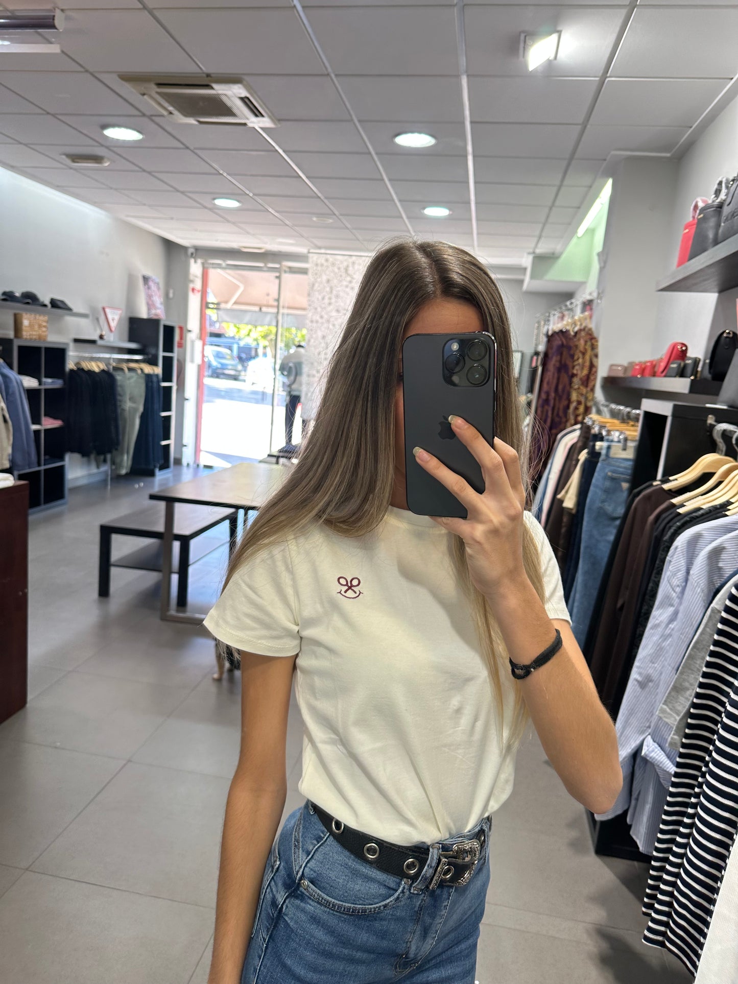 CAMISETA SILBON CON LOGO BORDADO EN LA ESPALDA