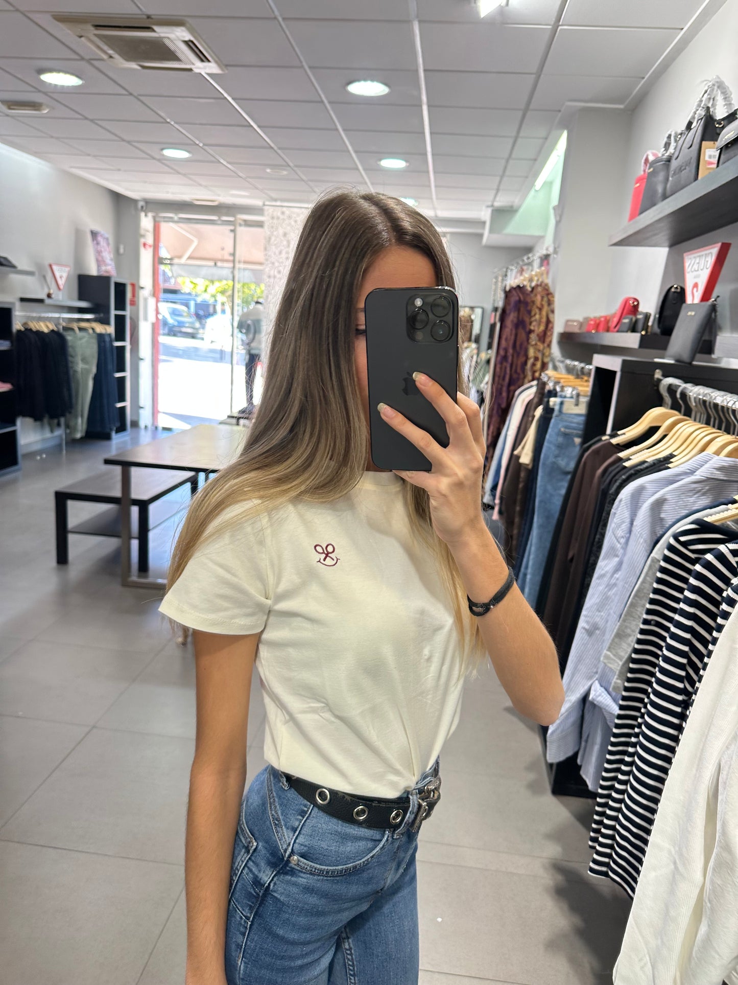 CAMISETA SILBON CON LOGO BORDADO EN LA ESPALDA