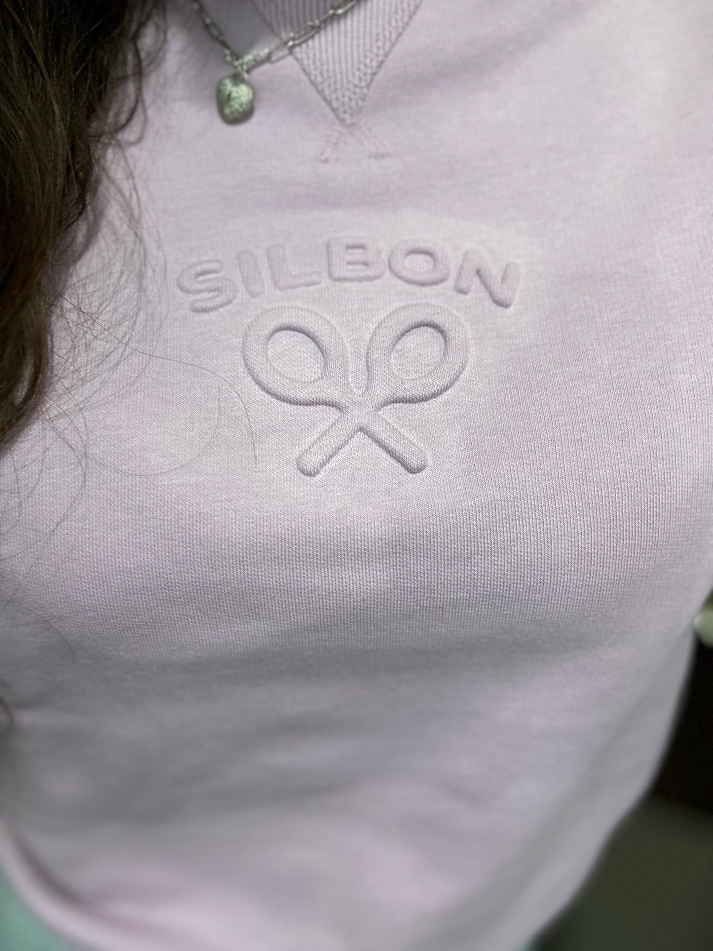 SUDADERA SILBON LILA CON LOGO BORDADO
