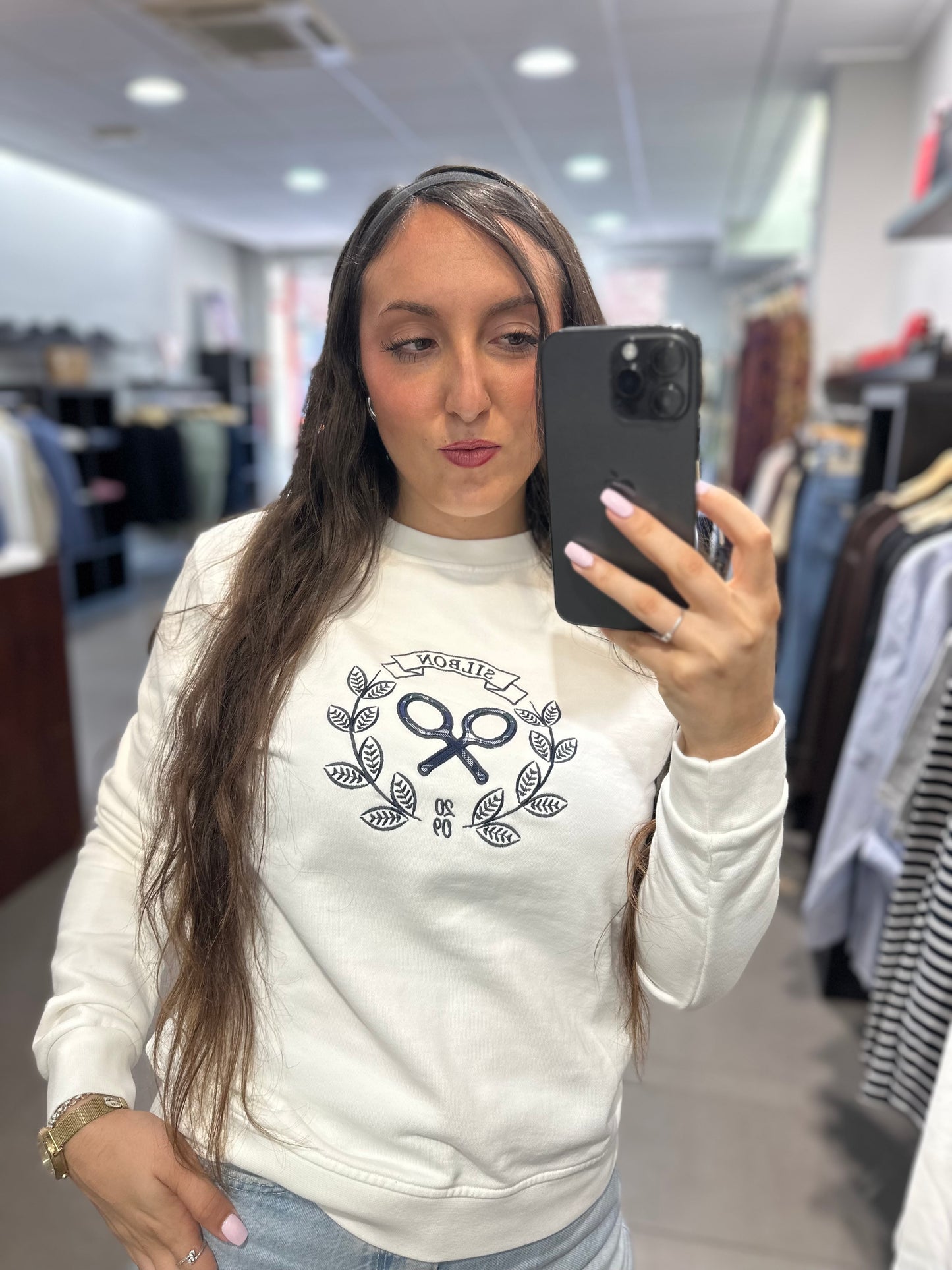 SUDADERA SILBON BLANCA CON LOGO BORDADO