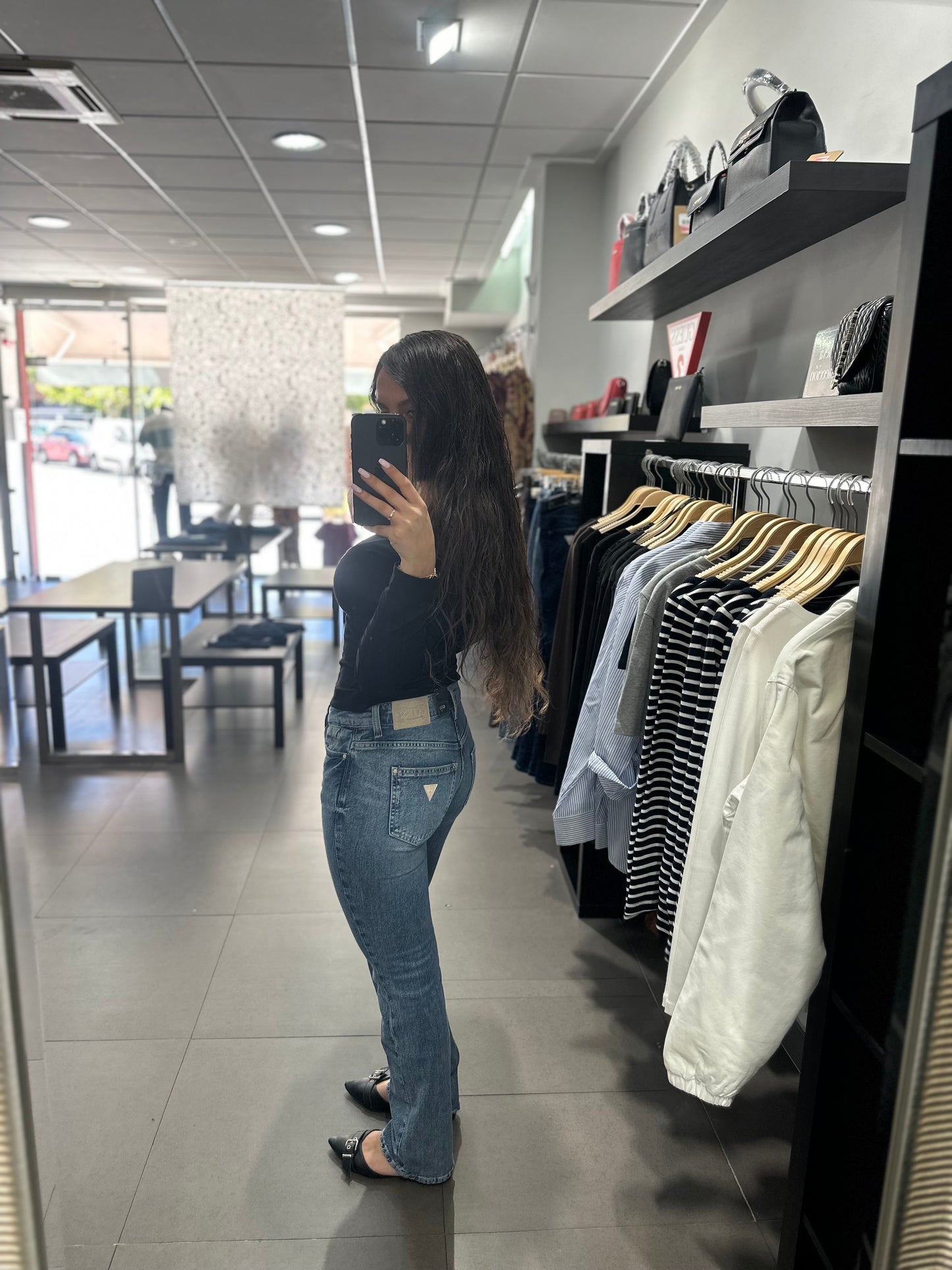 VAQUEROS GUESS CORTE RECTO TALLE MEDIO AZUL LAVADO CLARO