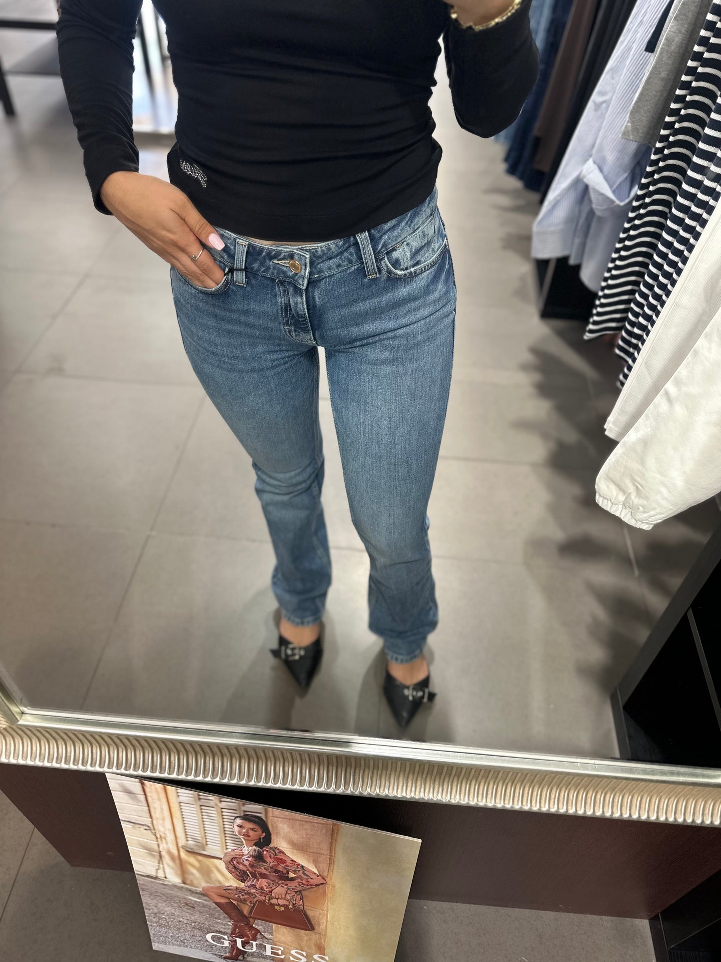VAQUEROS GUESS CORTE RECTO TALLE MEDIO AZUL LAVADO CLARO