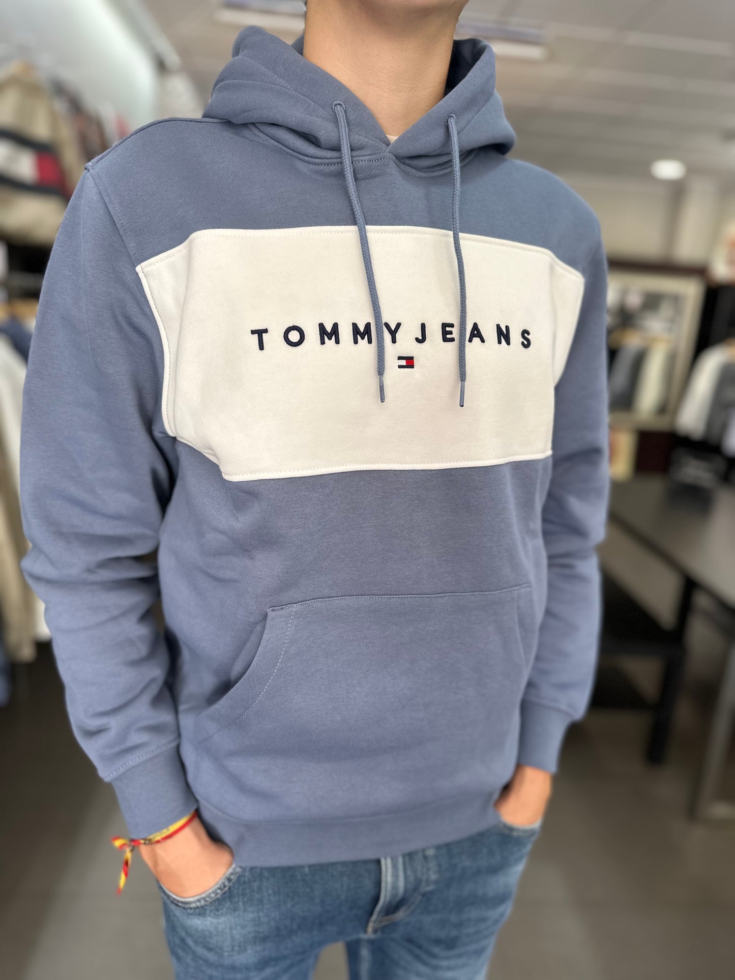 SUDADERA TOMMY JEANS CON CAPUCHA AZUL LOGO BORDADO