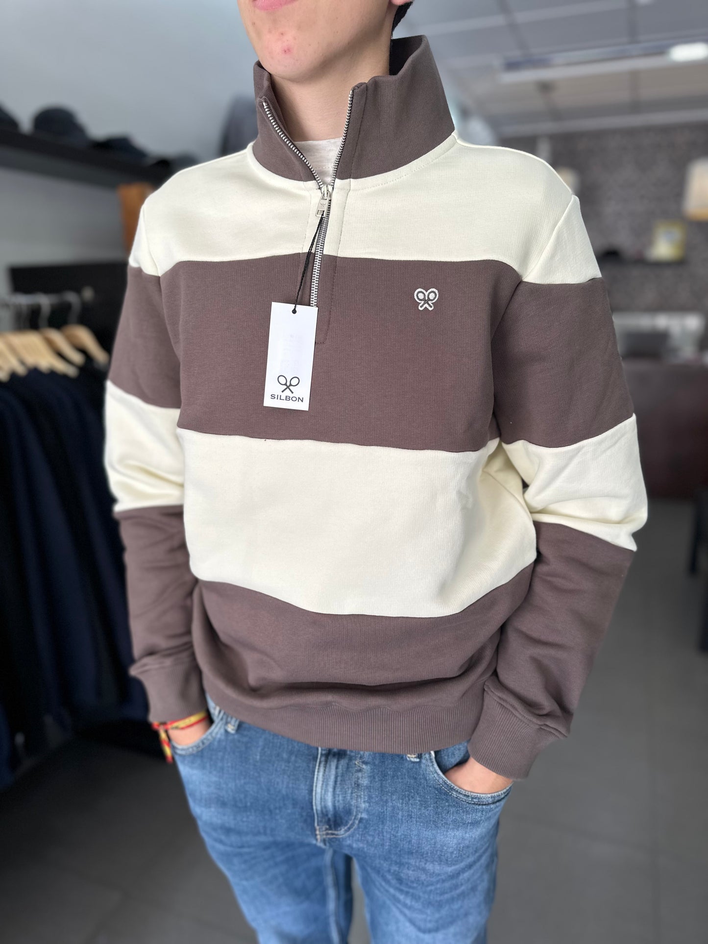SUDADERA SILBON CON CUELLO CREMALLERA LOGO BORDADO MARRON CHOCOLATE