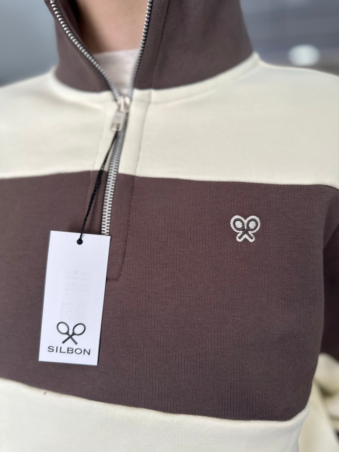 SUDADERA SILBON CON CUELLO CREMALLERA LOGO BORDADO MARRON CHOCOLATE