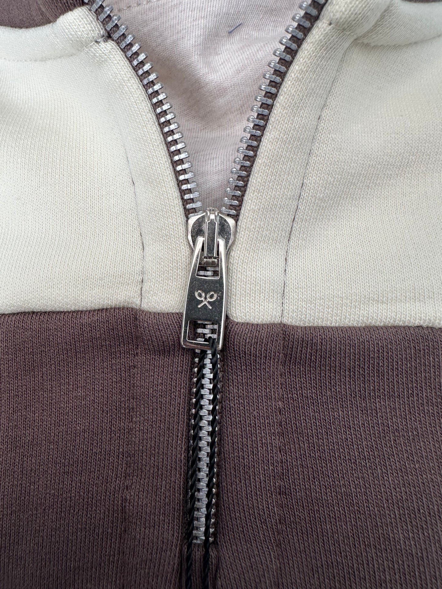 SUDADERA SILBON CON CUELLO CREMALLERA LOGO BORDADO MARRON CHOCOLATE
