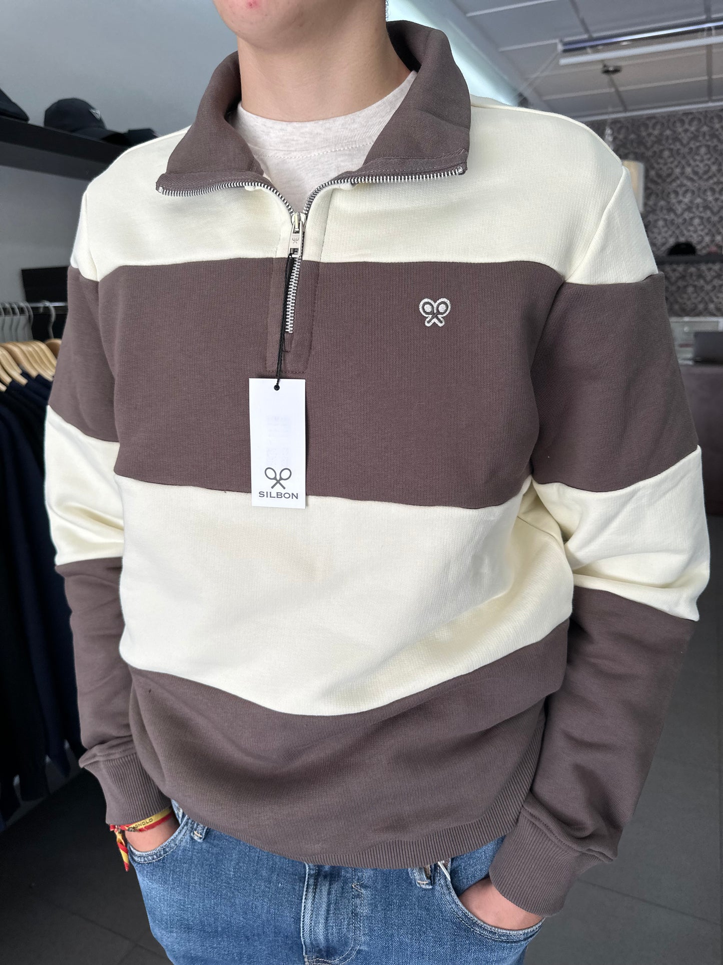 SUDADERA SILBON CON CUELLO CREMALLERA LOGO BORDADO MARRON CHOCOLATE
