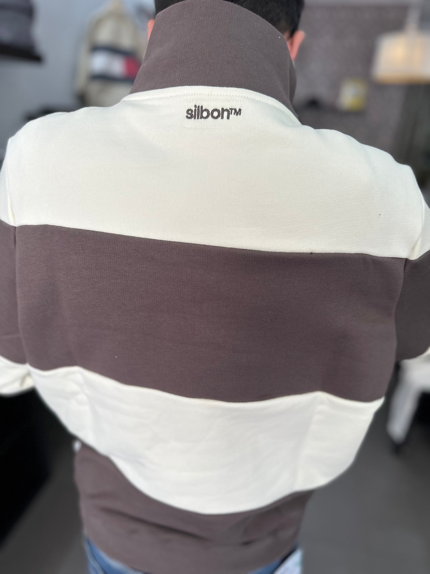 SUDADERA SILBON CON CUELLO CREMALLERA LOGO BORDADO MARRON CHOCOLATE