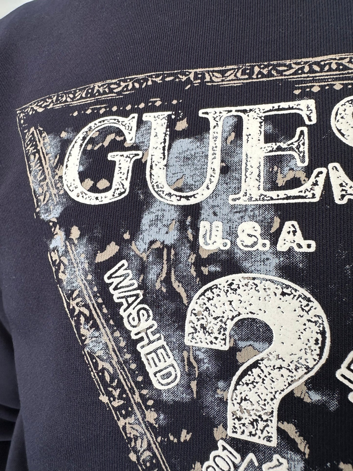 SUDADERA GUESS AZUL MARINA CON LOGO EFECTO AGUA