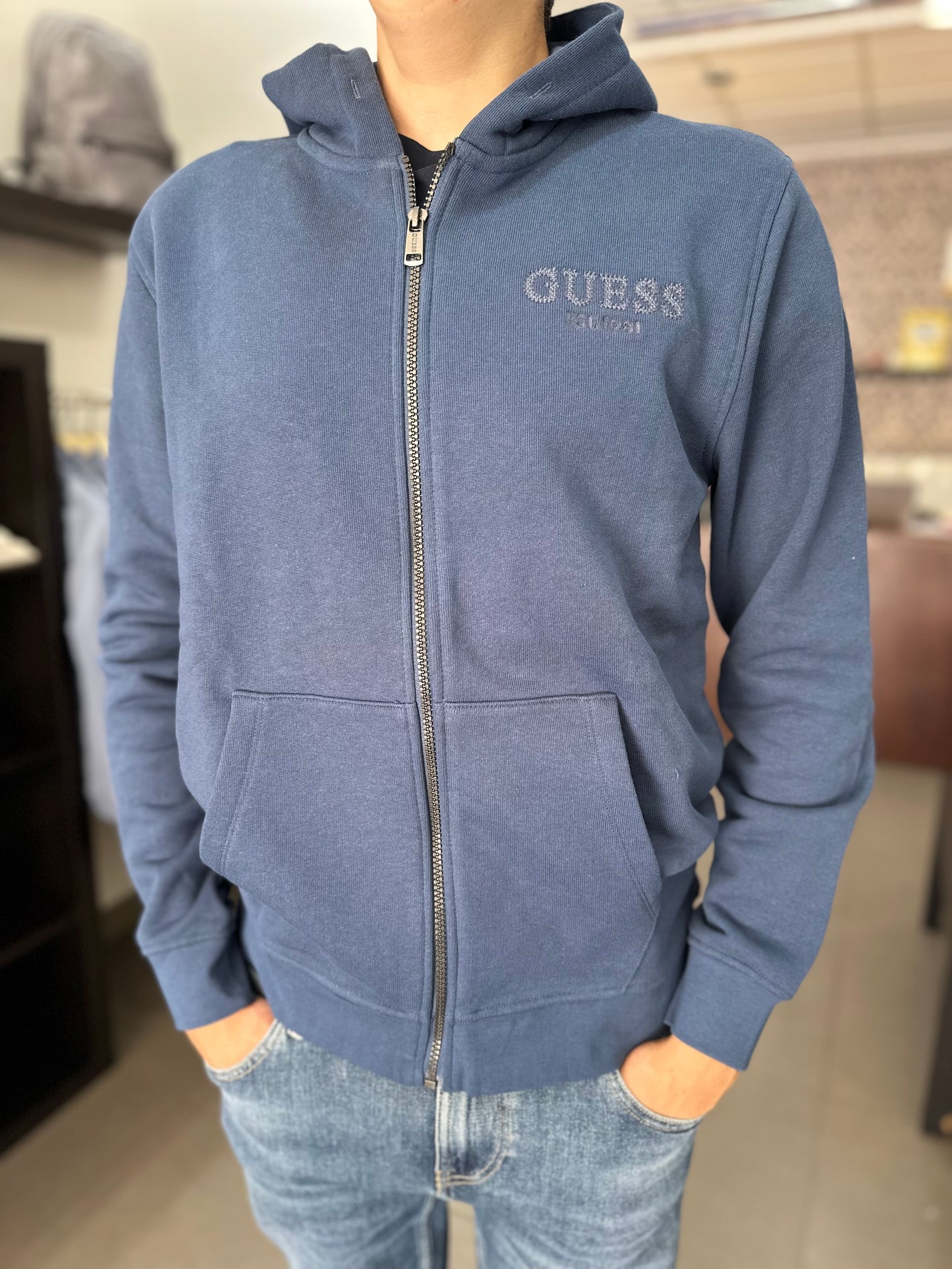 SUDADERA CON CREMALLERA GUESS AZUL CON LOGO BORDADO