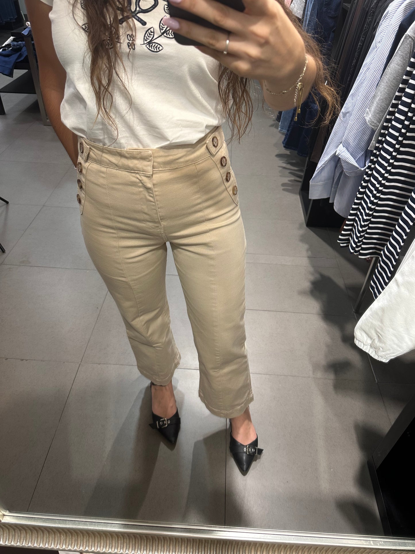 PANTALÓN SILBON VAQUERO BEIGE CULOTTE CON BOTONES Y LOGO BORDADO