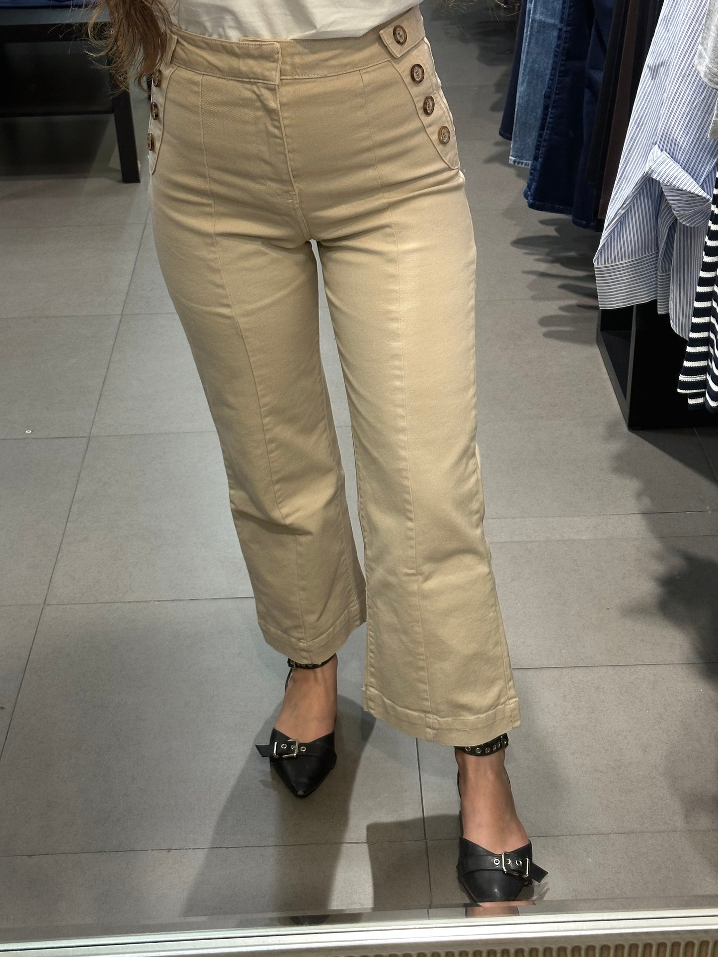 PANTALÓN SILBON VAQUERO BEIGE CULOTTE CON BOTONES Y LOGO BORDADO