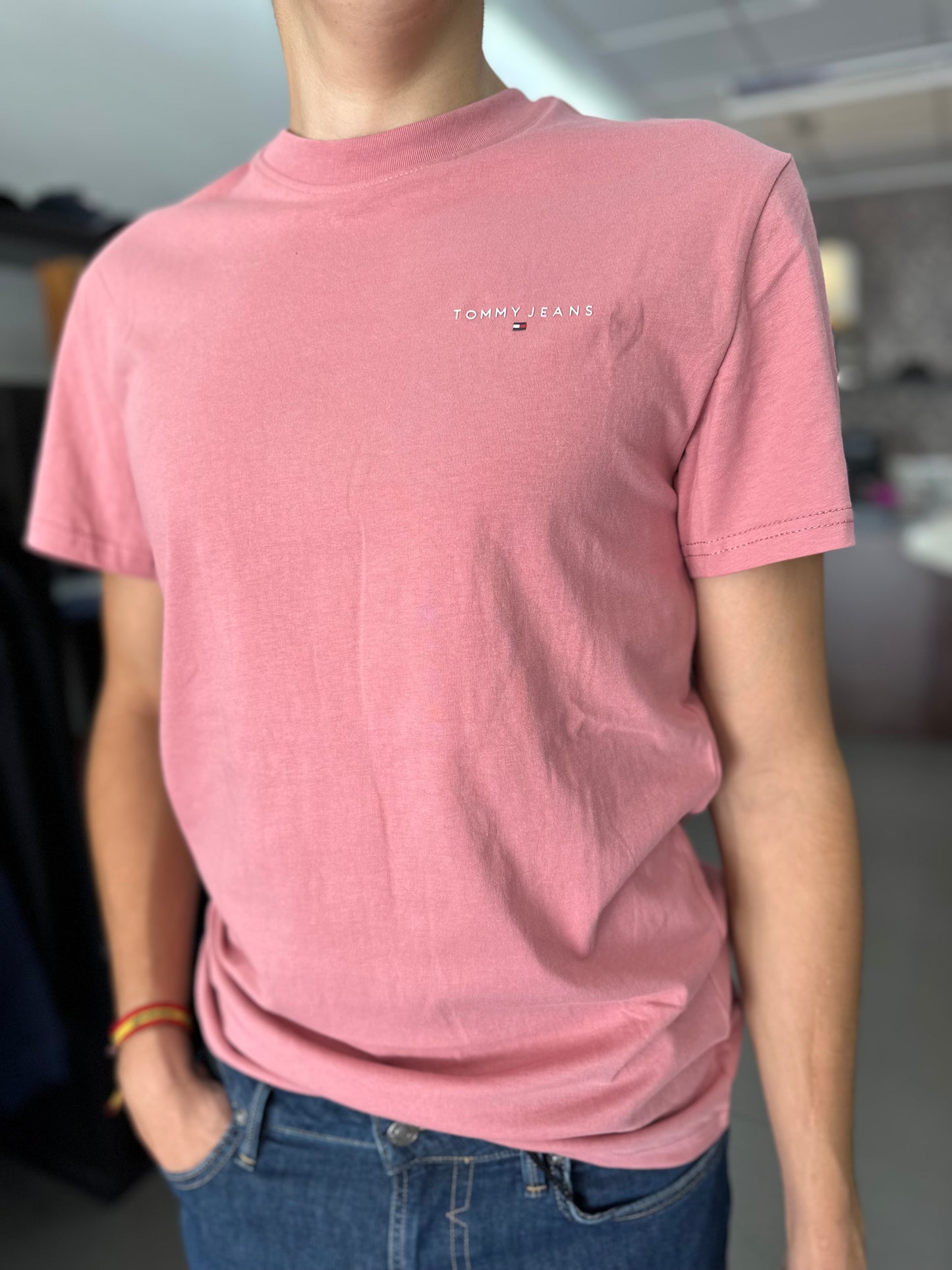CAMISETA TOMMY JEANS ROSA CON LOGO