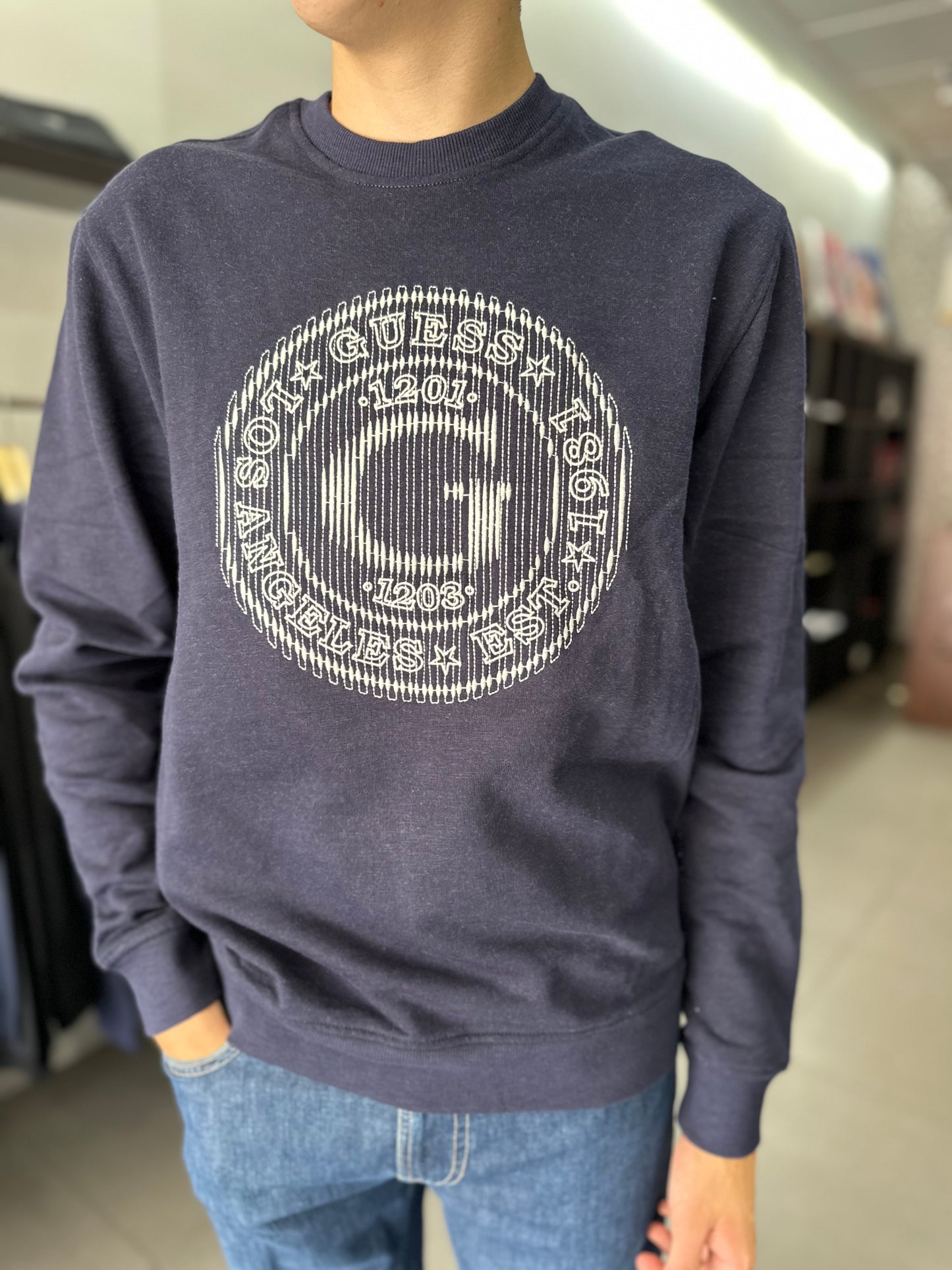 SUDADERA GUESS AZUL MARINA CON LOGO G BORDADO