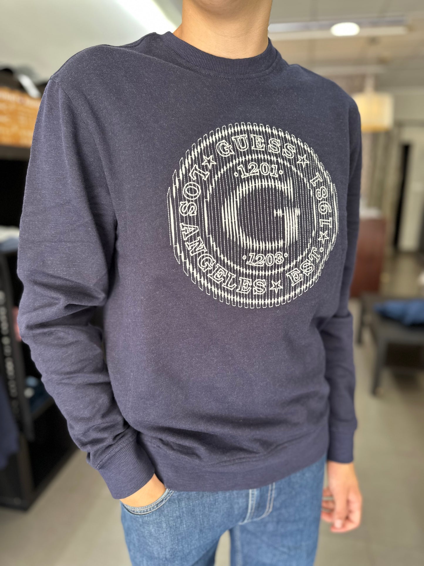 SUDADERA GUESS AZUL MARINA CON LOGO G BORDADO
