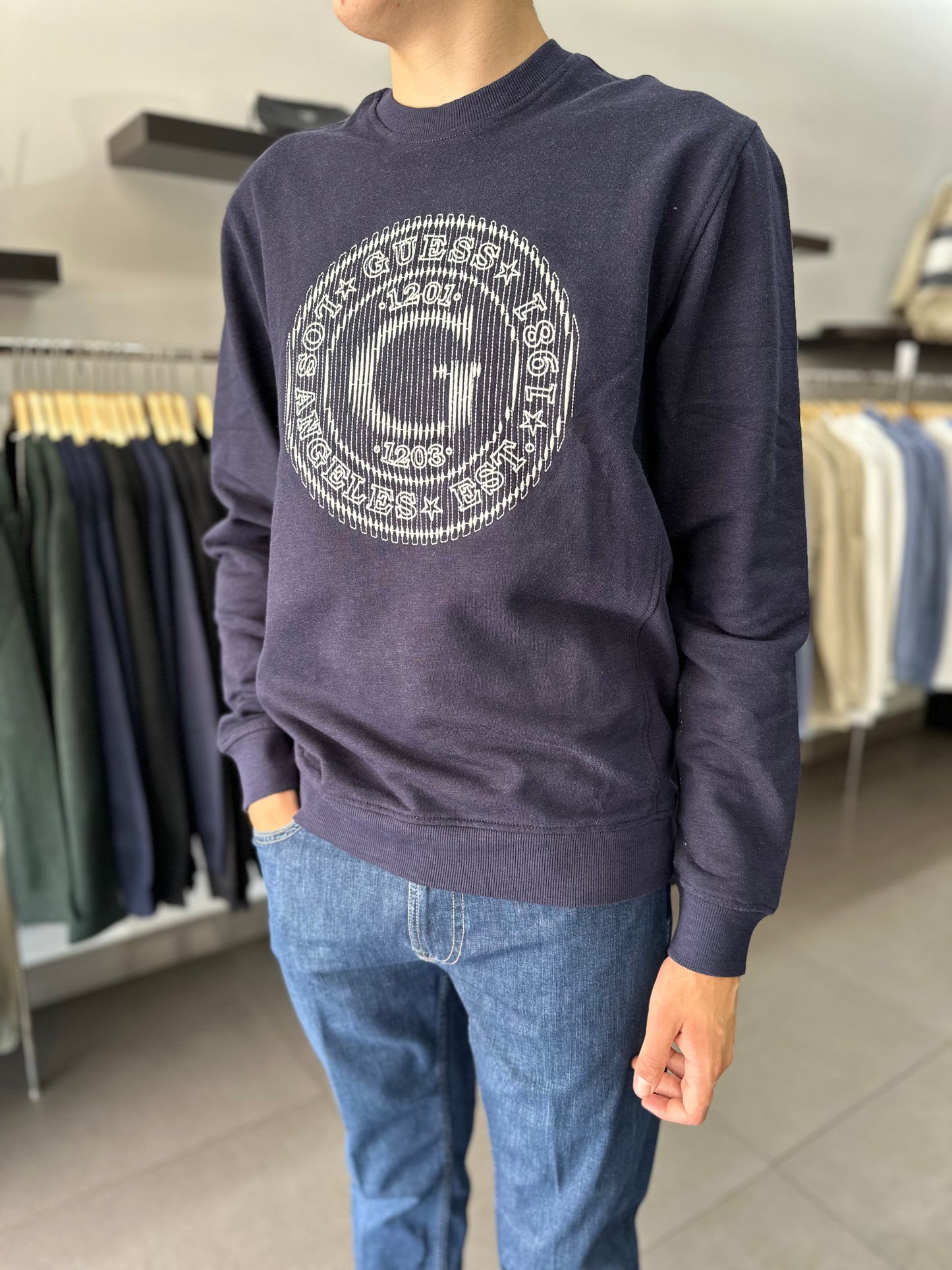 SUDADERA GUESS AZUL MARINA CON LOGO G BORDADO