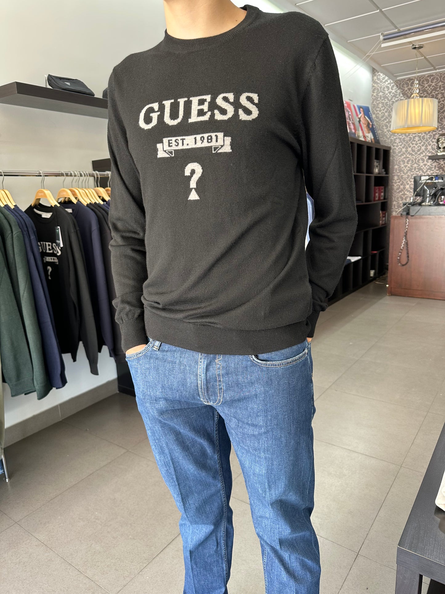 JERSEY GUESS NEGRO CON LOGO