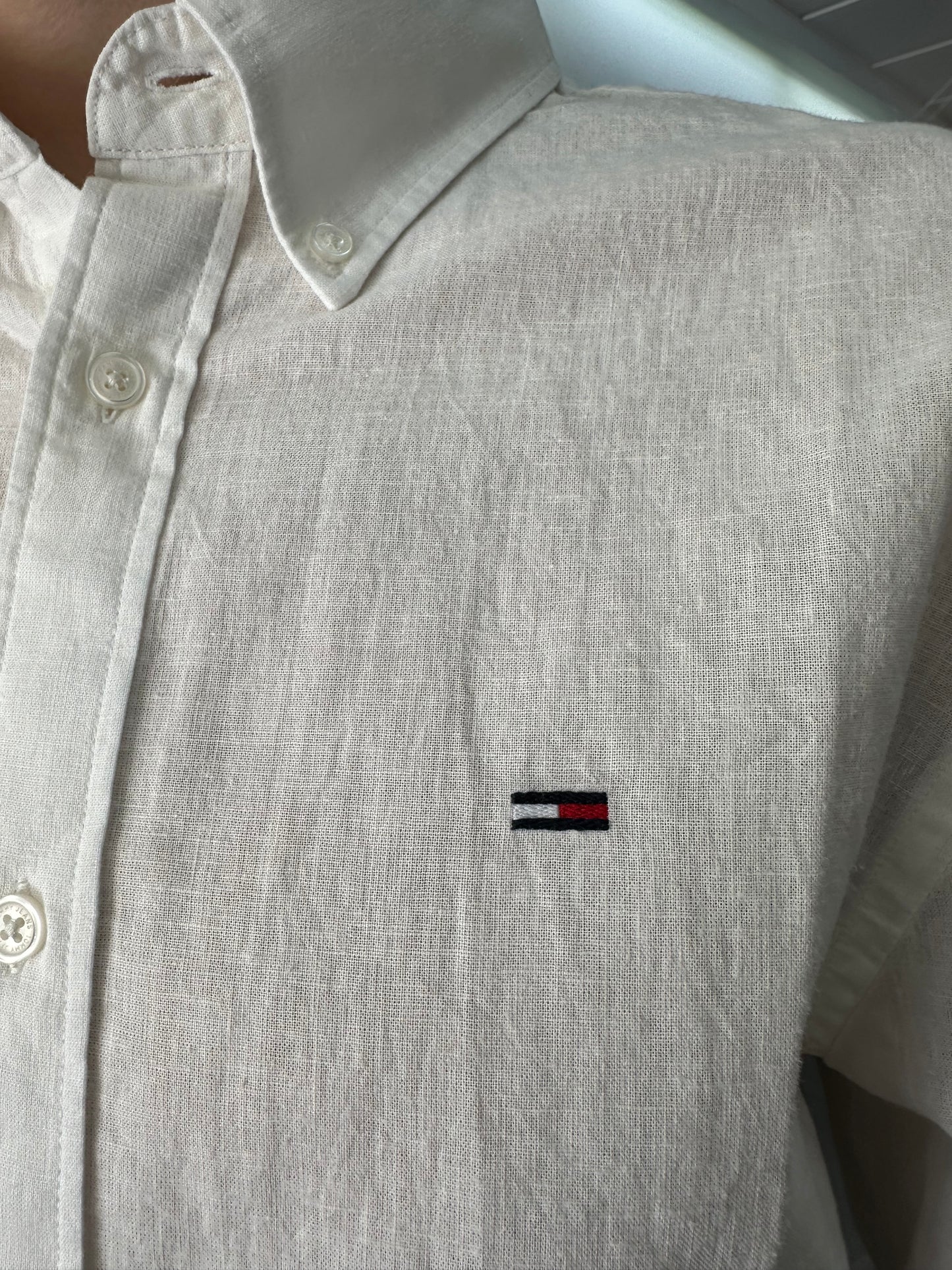 CAMISA TOMMY JEANS LINO BLANCO CON LOGO