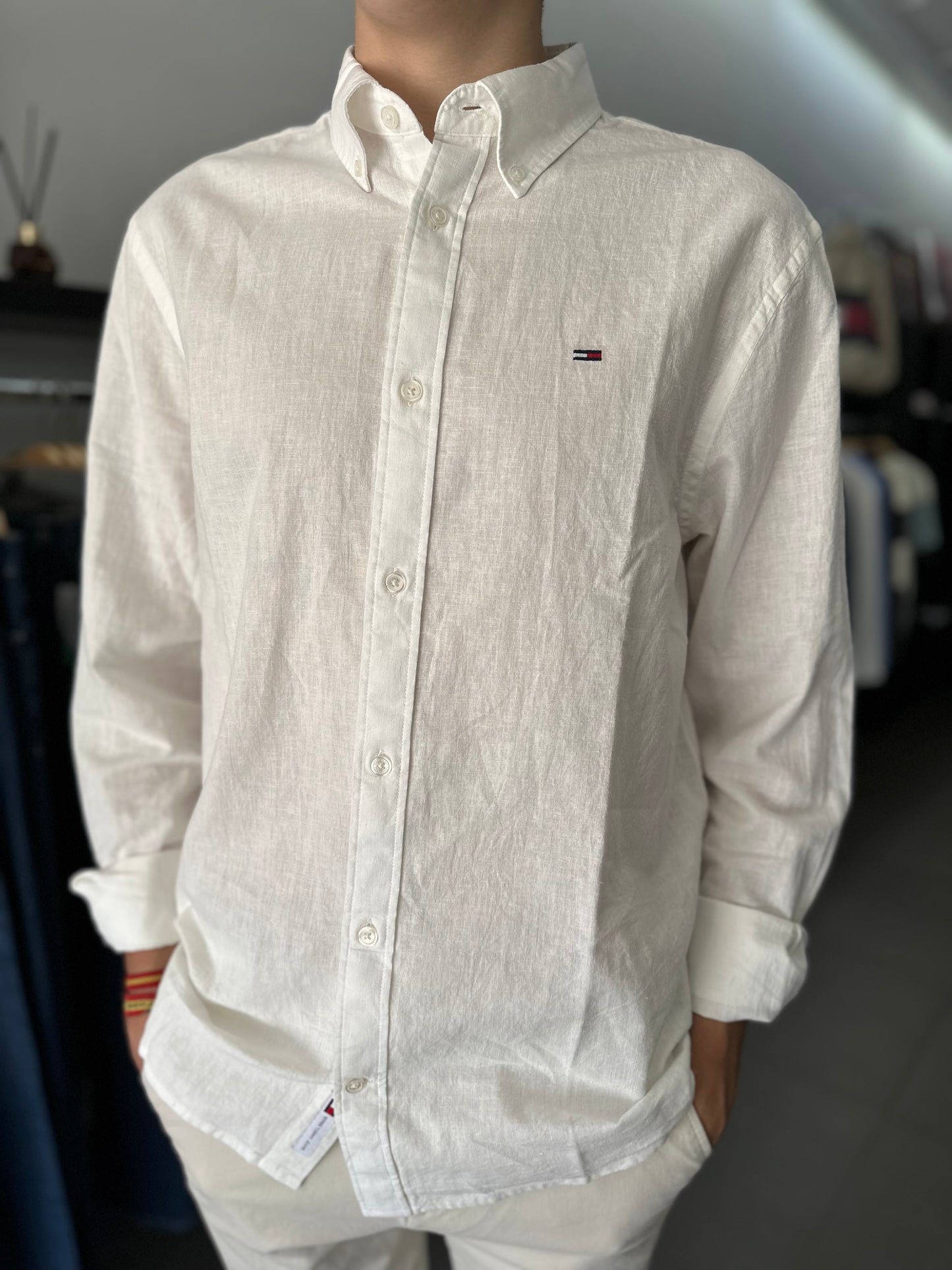 CAMISA TOMMY JEANS LINO BLANCO CON LOGO