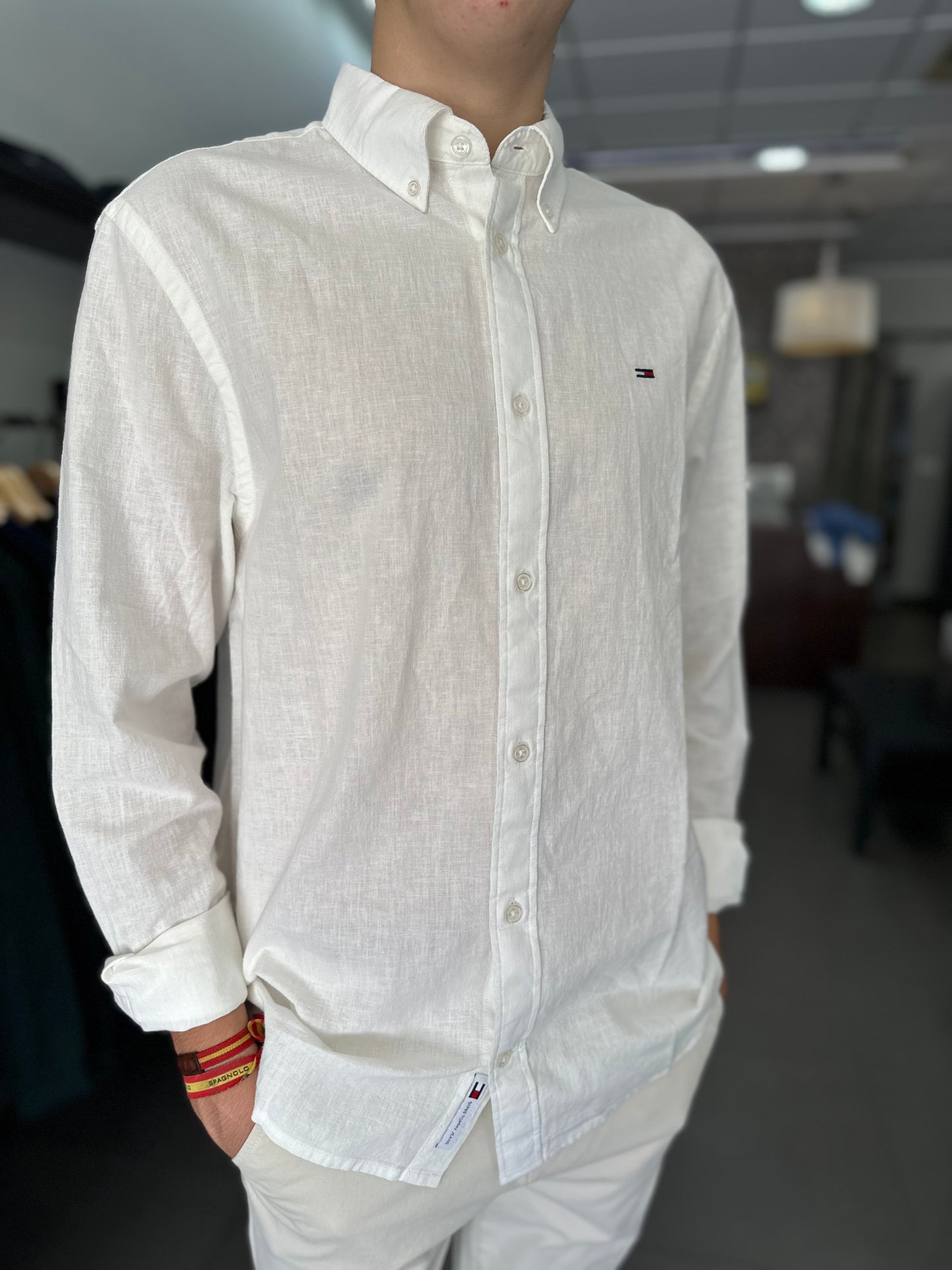CAMISA TOMMY JEANS LINO BLANCO CON LOGO
