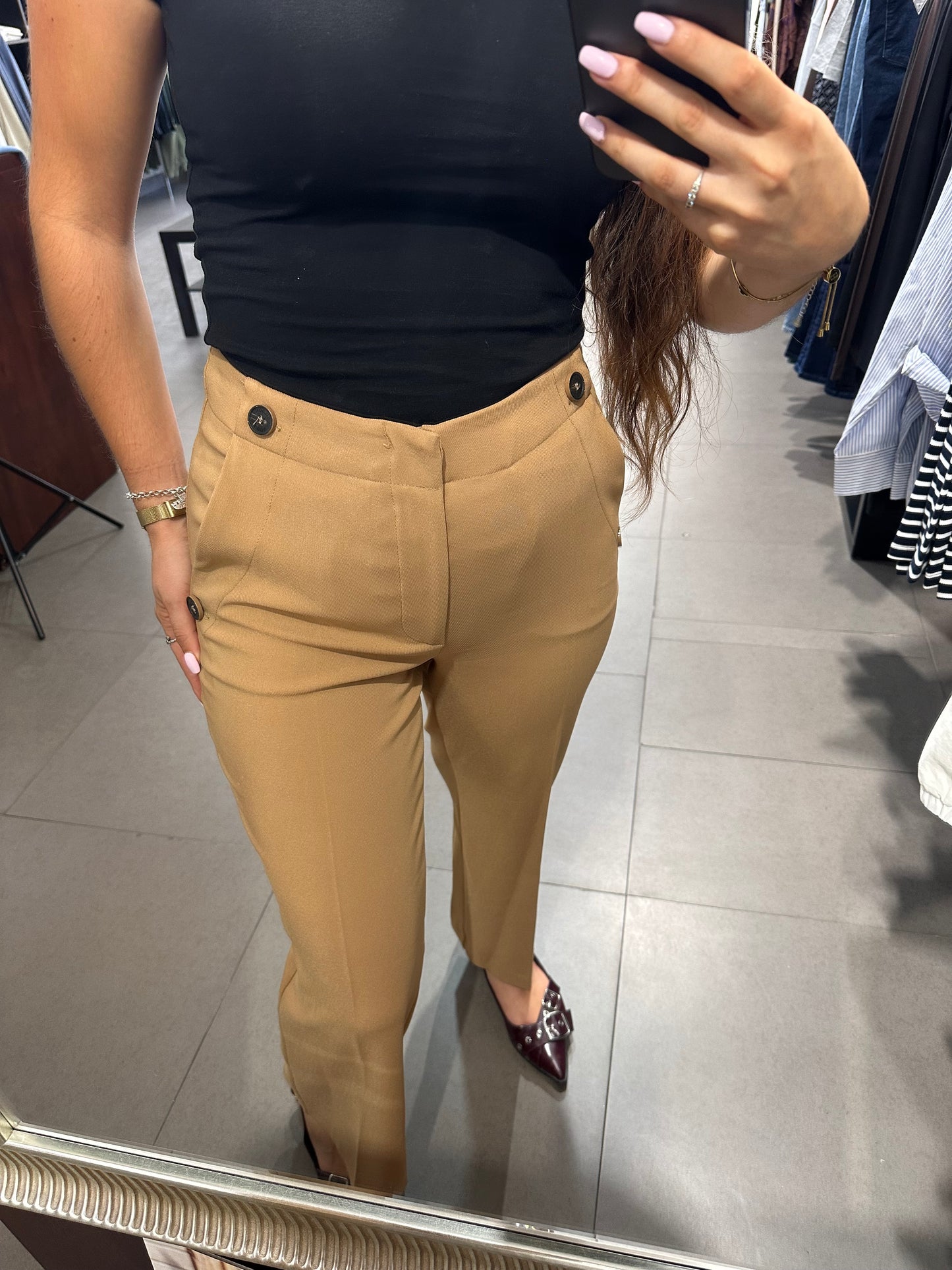 PANTALÓN SILBON CAMEL CON BOTONES TRAJE