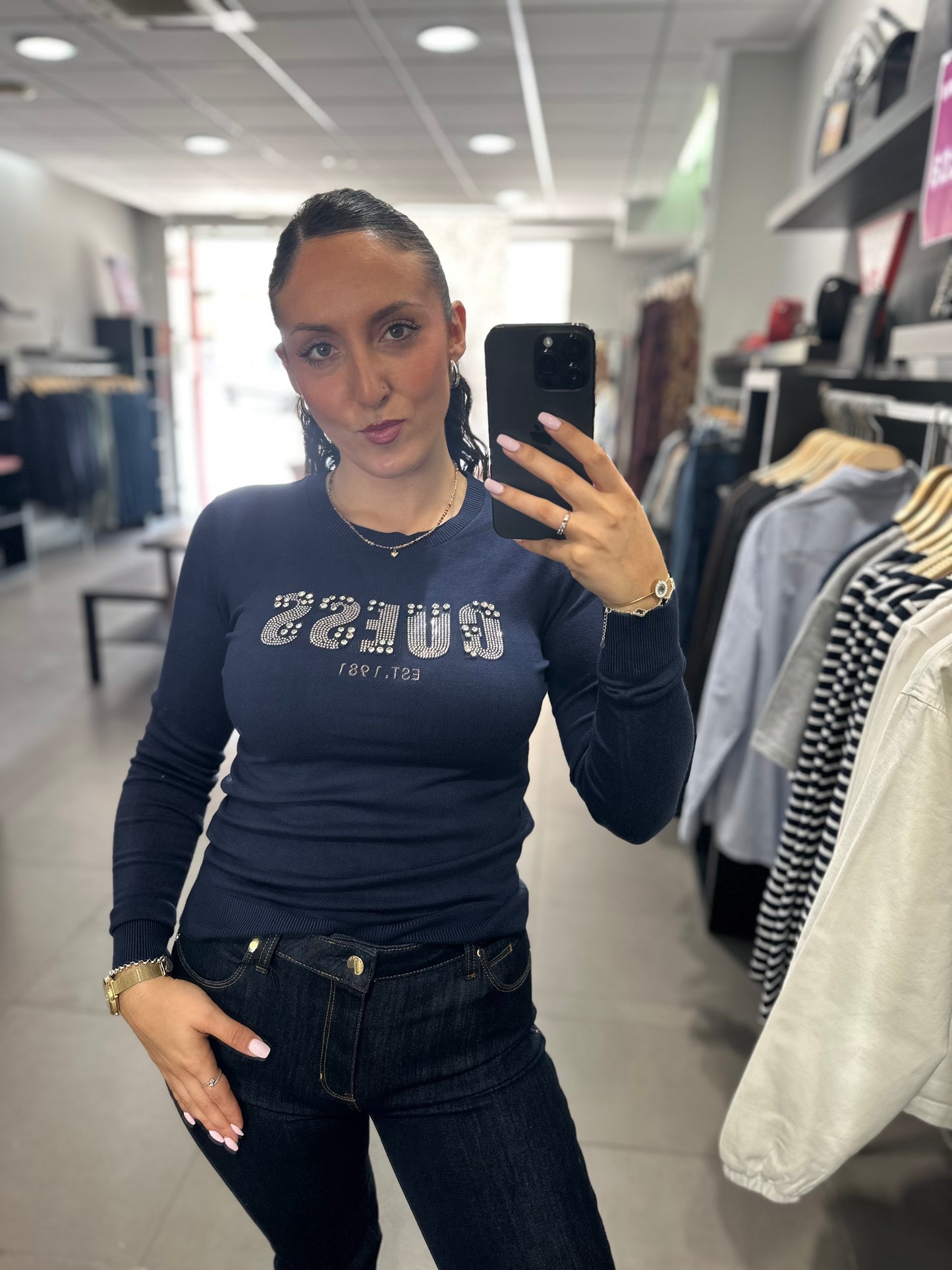 JERSEY GUESS AZUL MARINO CON LOGO BRILLOS GRANDES Y PEQUEÑOS