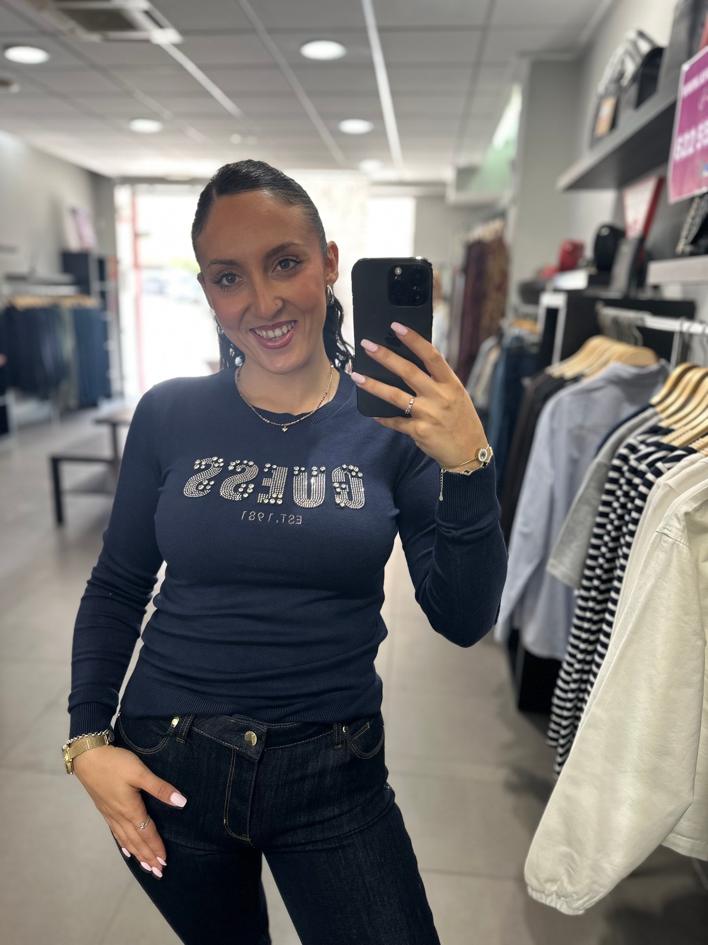 JERSEY GUESS AZUL MARINO CON LOGO BRILLOS GRANDES Y PEQUEÑOS