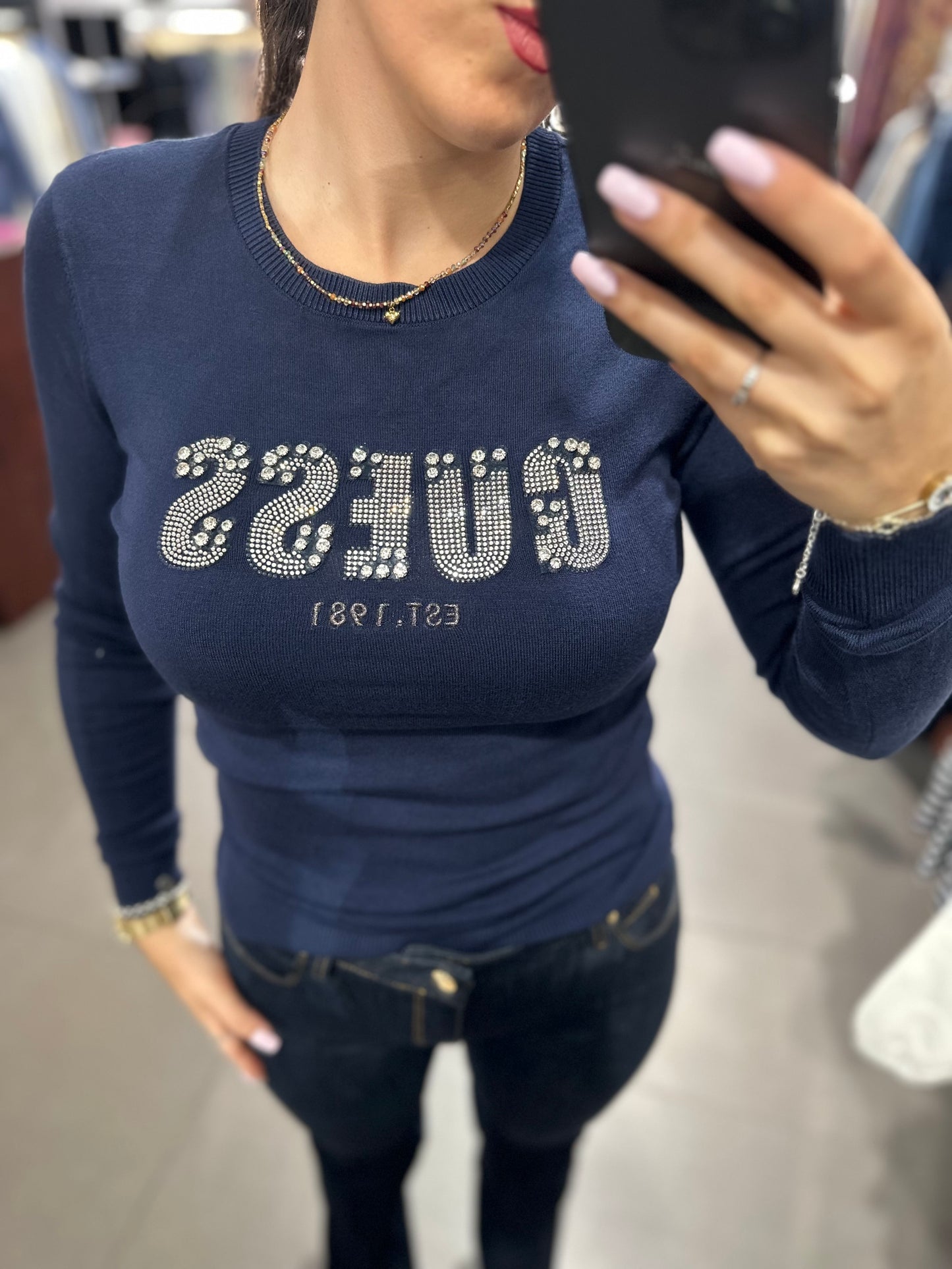 JERSEY GUESS AZUL MARINO CON LOGO BRILLOS GRANDES Y PEQUEÑOS