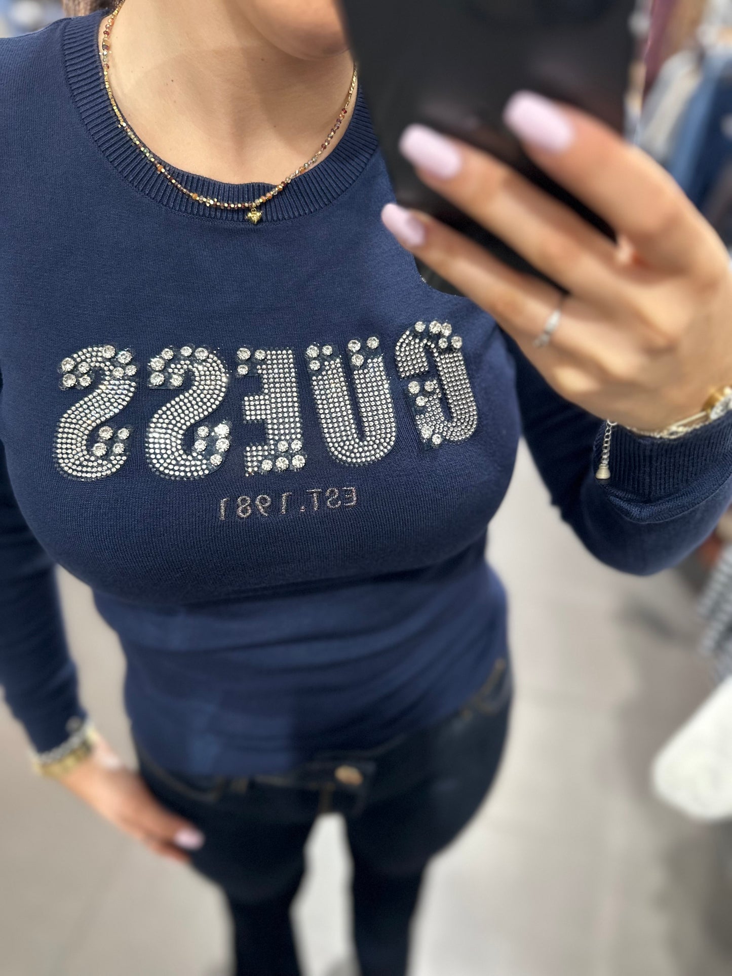 JERSEY GUESS AZUL MARINO CON LOGO BRILLOS GRANDES Y PEQUEÑOS