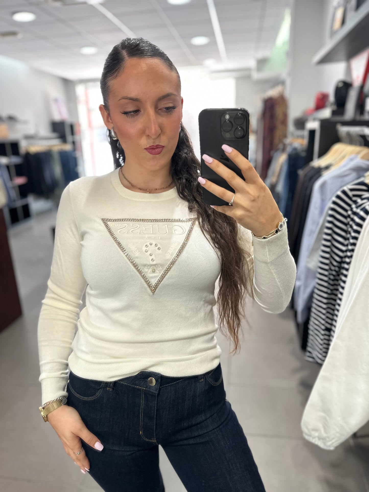 JERSEY GUESS CRUDO CON LOGO BRILLOS BORDADO