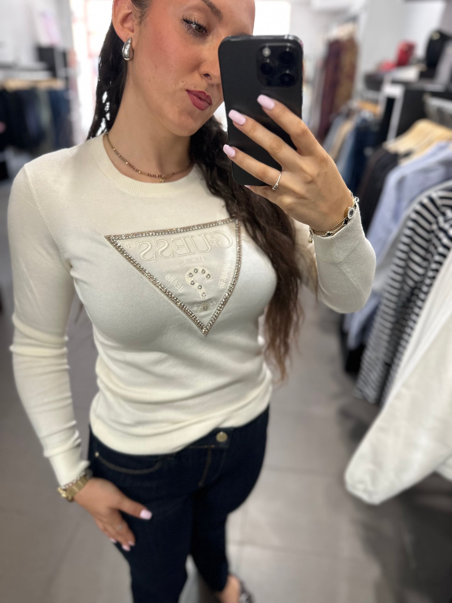 JERSEY GUESS CRUDO CON LOGO BRILLOS BORDADO