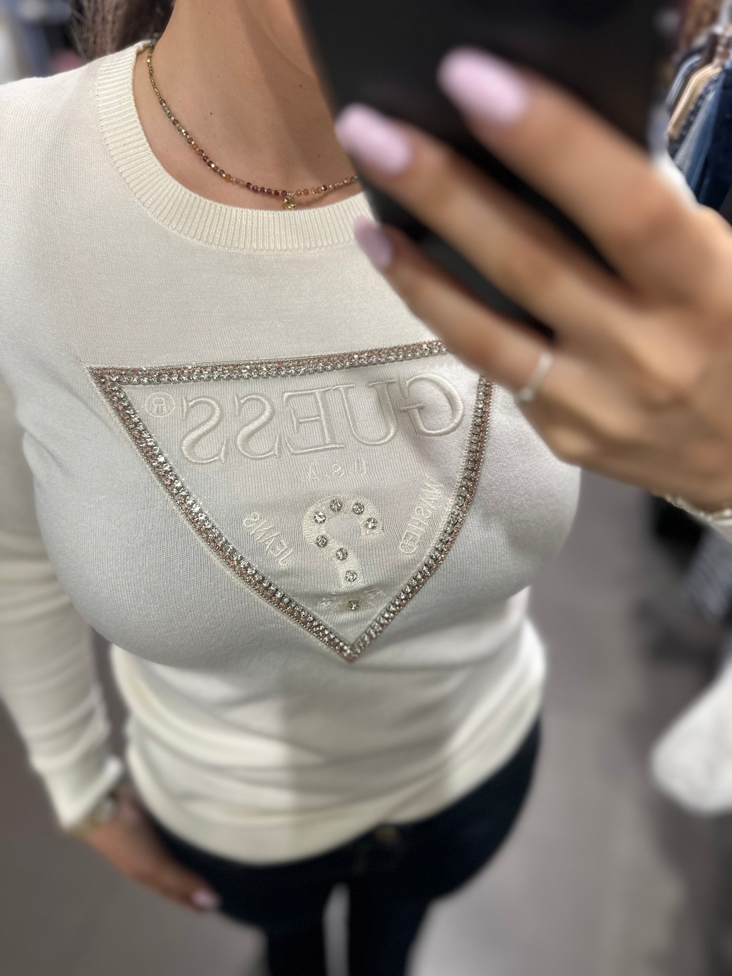JERSEY GUESS CRUDO CON LOGO BRILLOS BORDADO