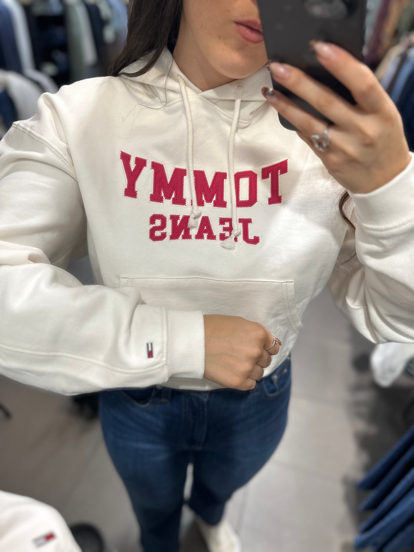 SUDADERA TOMMY JEANS BLANCA CAPUCHA Y LOGO FRAMBUESA