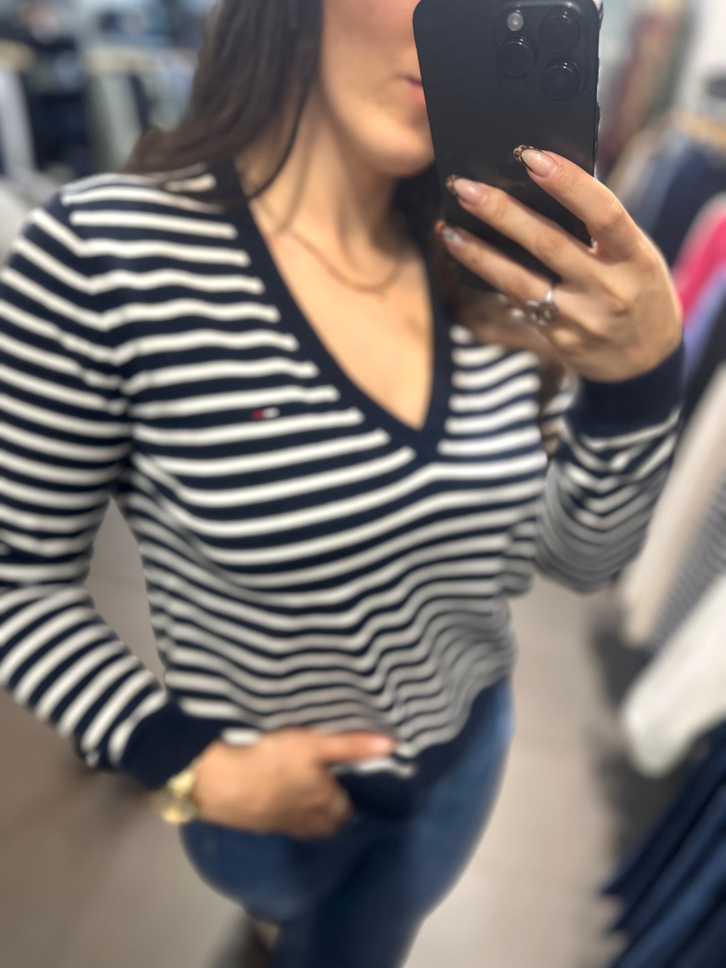 JERSEY TOMMY JEANS CUELLO PICO RALLAS AZUL MARINO Y BLACO