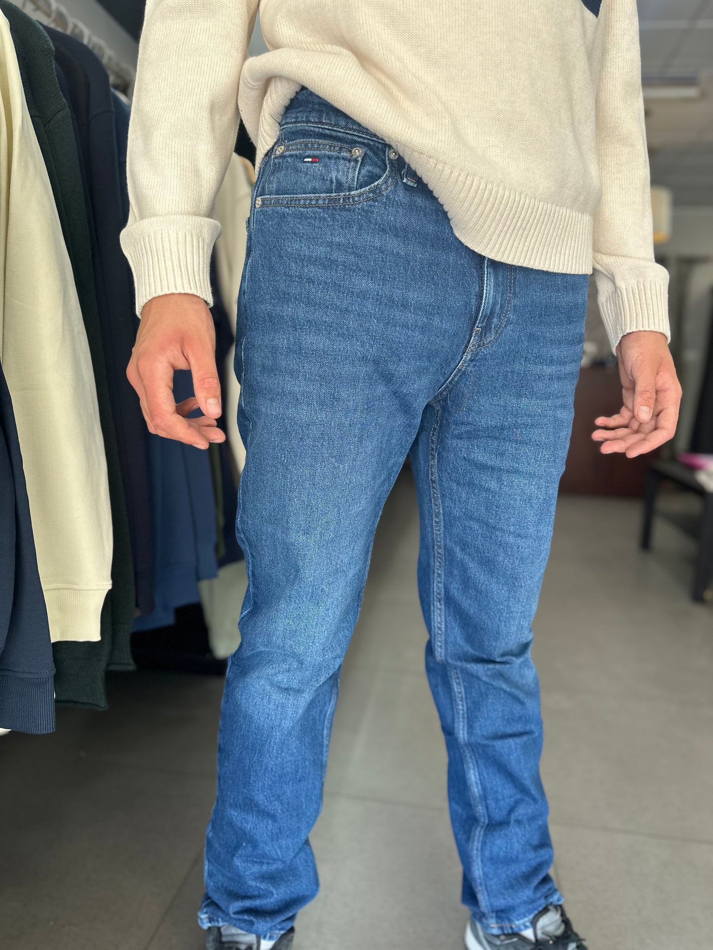 VAQUERO TOMMY JEANS RECTO HOMBRE